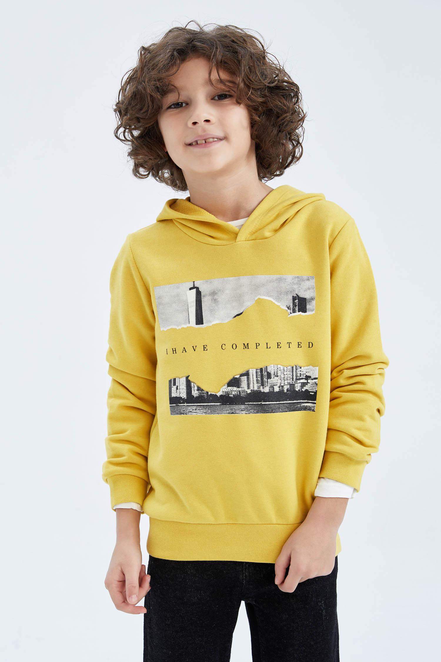 Свитшот стандартного кроя с капюшоном для мальчиков