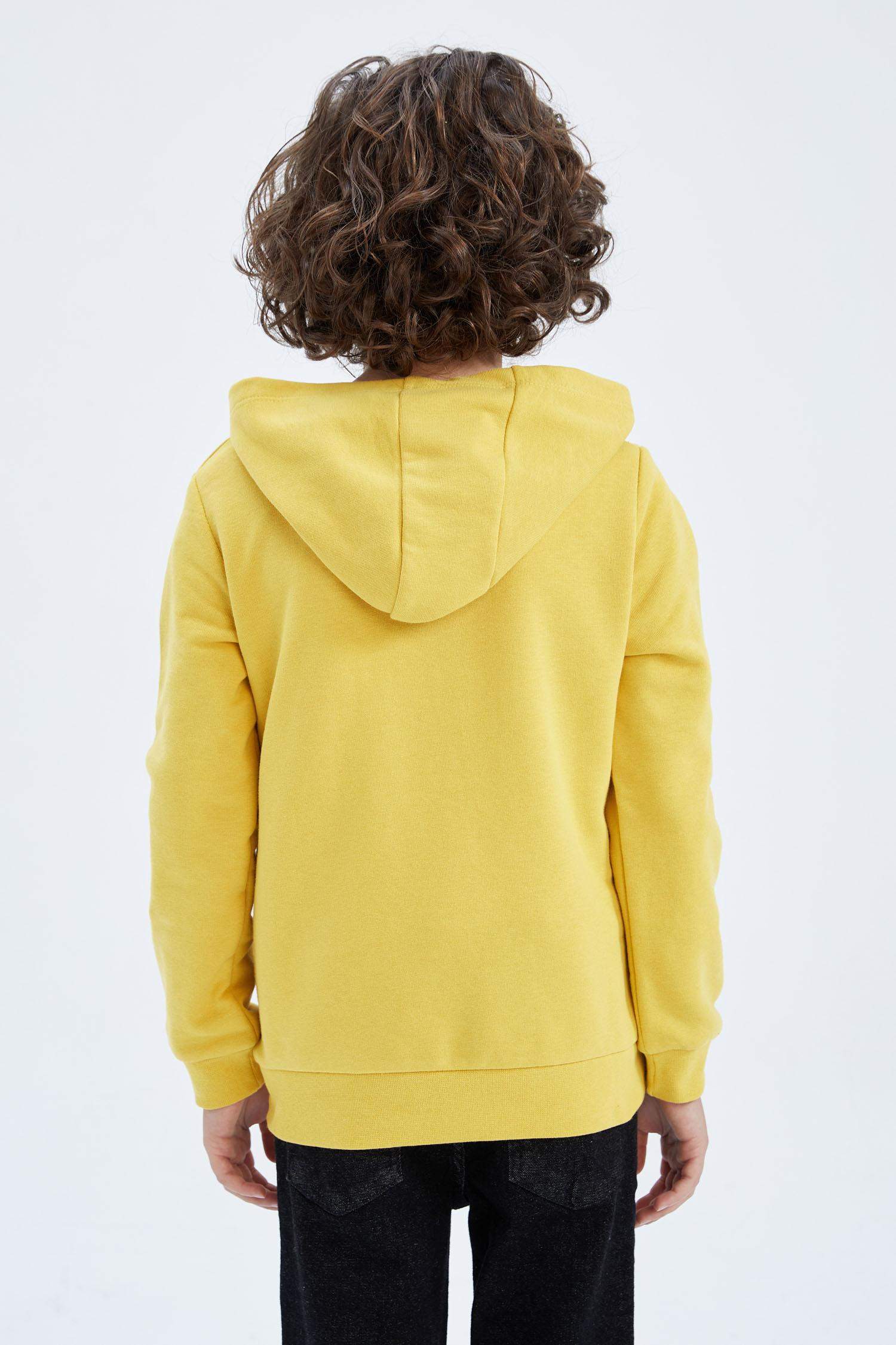 Свитшот стандартного кроя с капюшоном для мальчиков