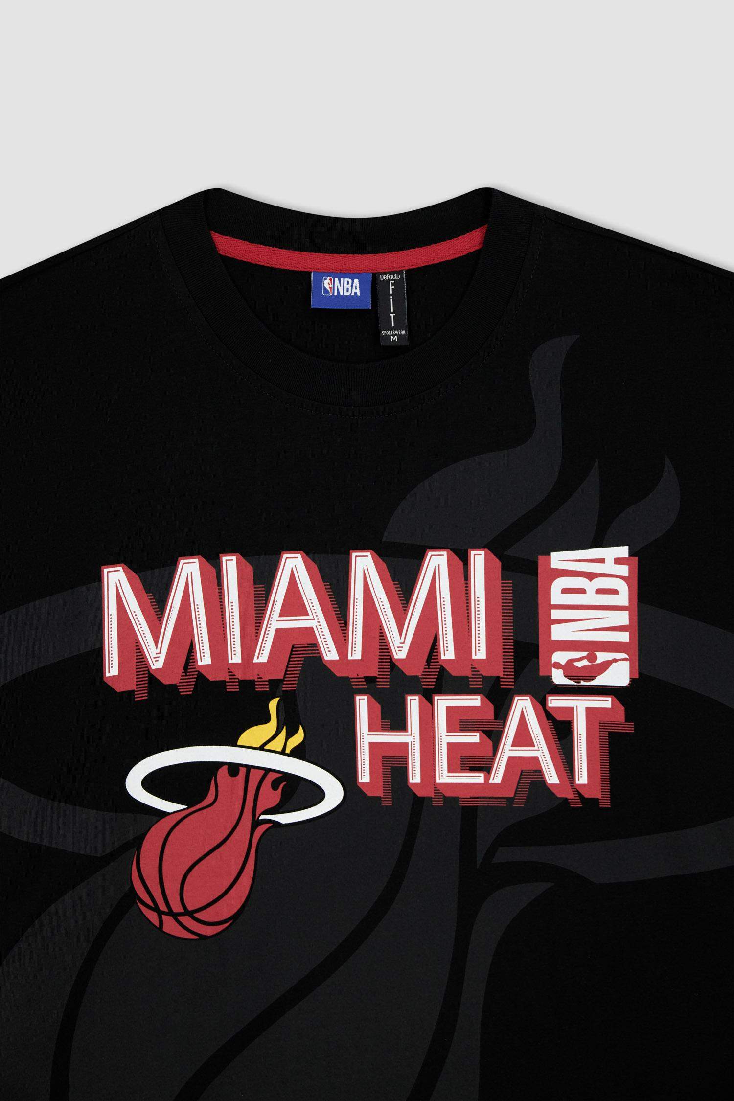 Defacto Fit NBA Miami Heat Licensed Oversize Fit Crew Neck T-Shirt