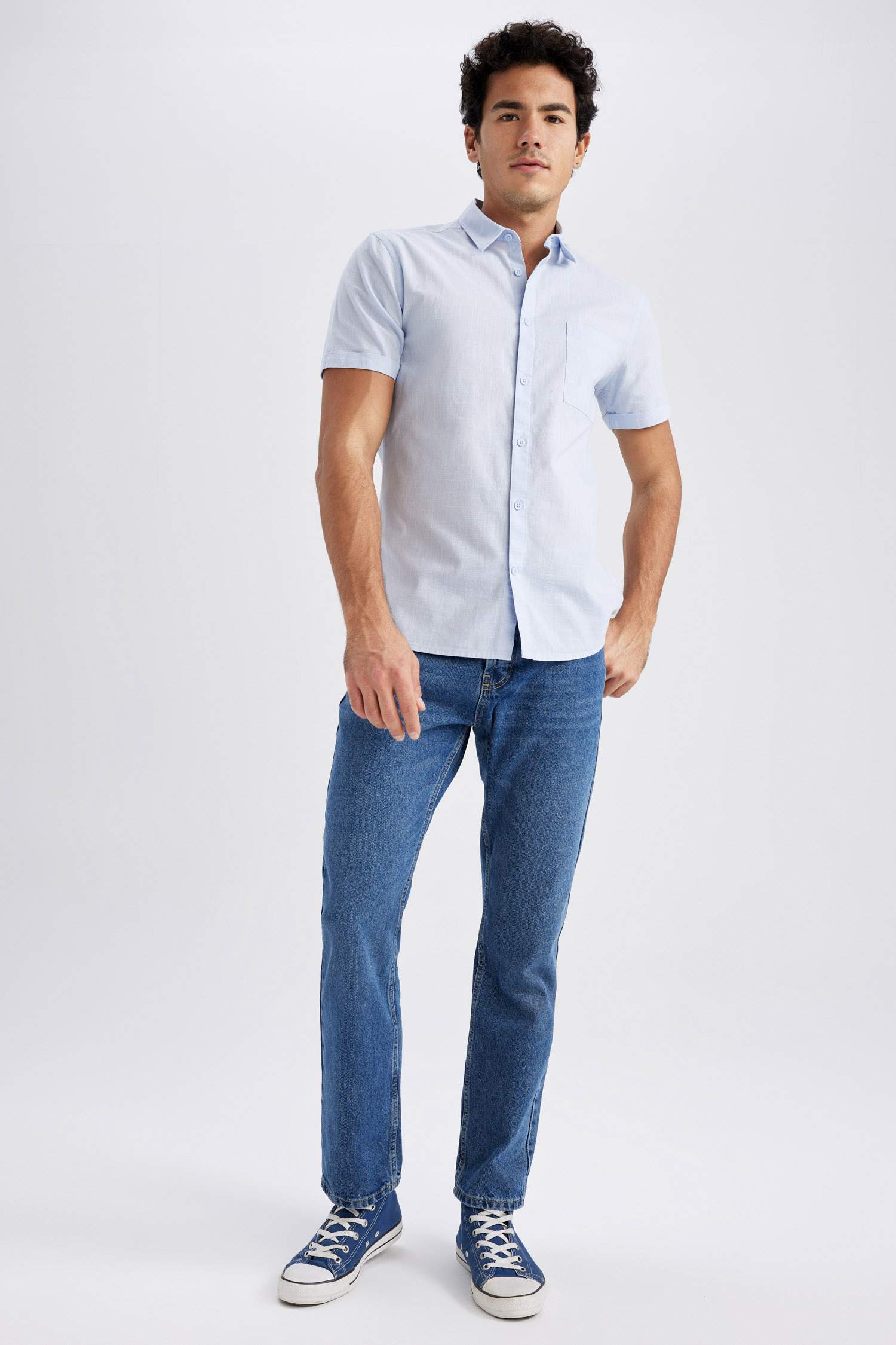 Рубашка приталенного кроя с коротким рукавом