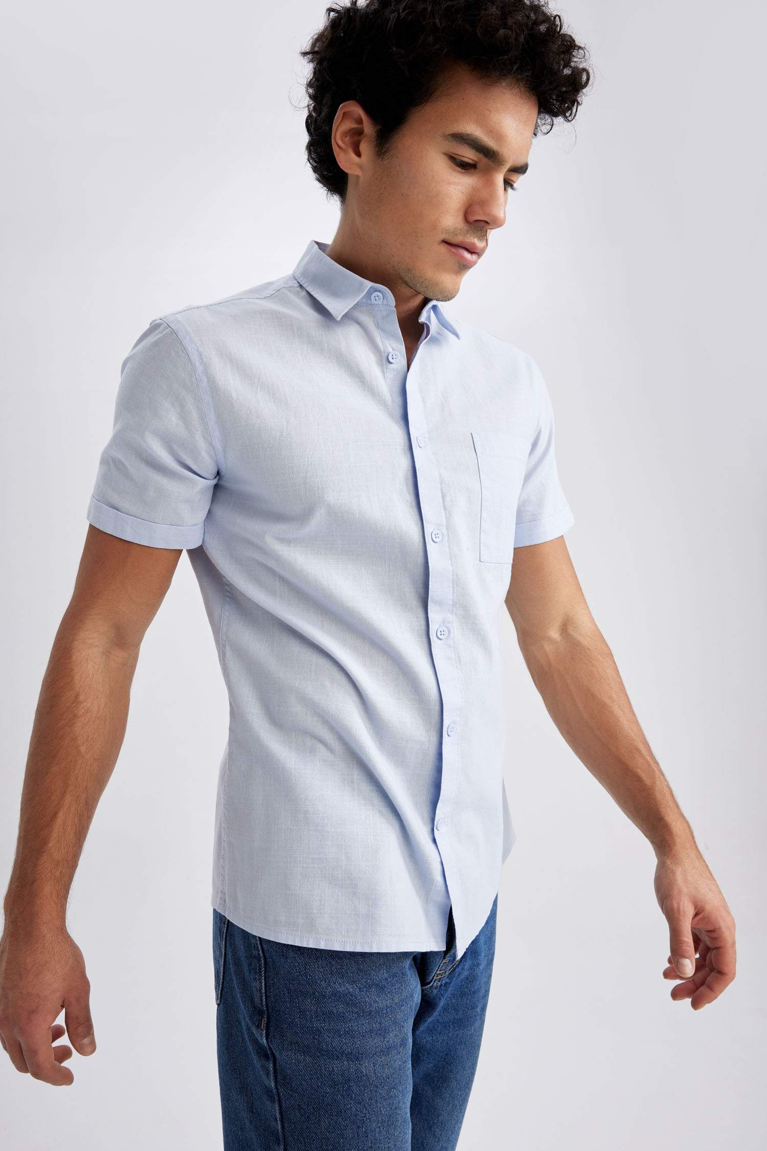 Рубашка приталенного кроя с коротким рукавом