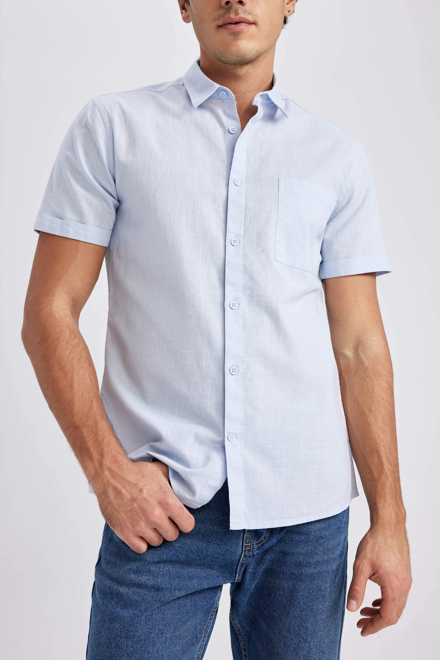 Рубашка приталенного кроя с коротким рукавом