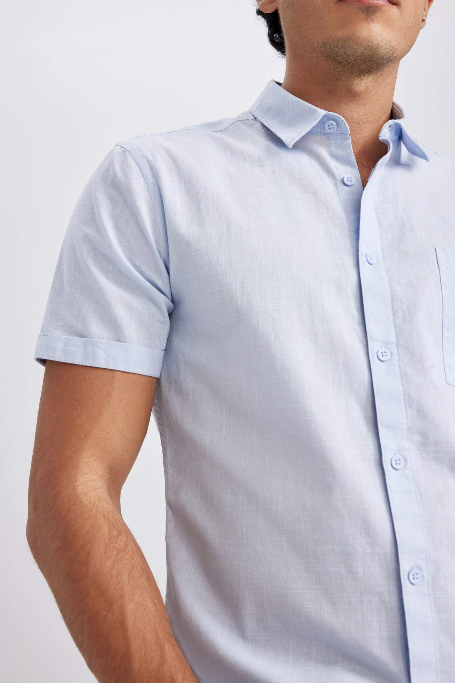 Рубашка приталенного кроя с коротким рукавом