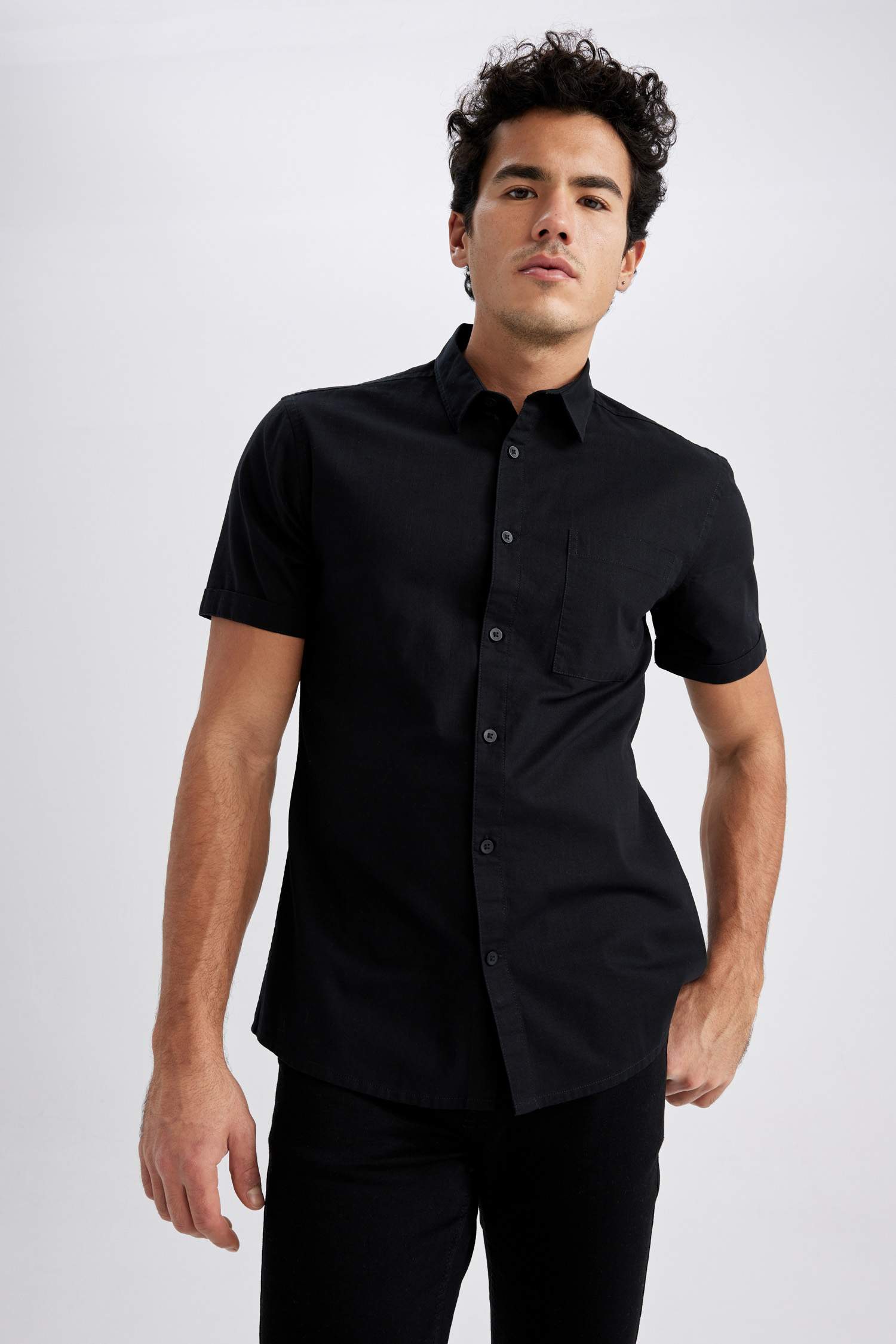 قميص قطن نص كم وقصة ضيقة