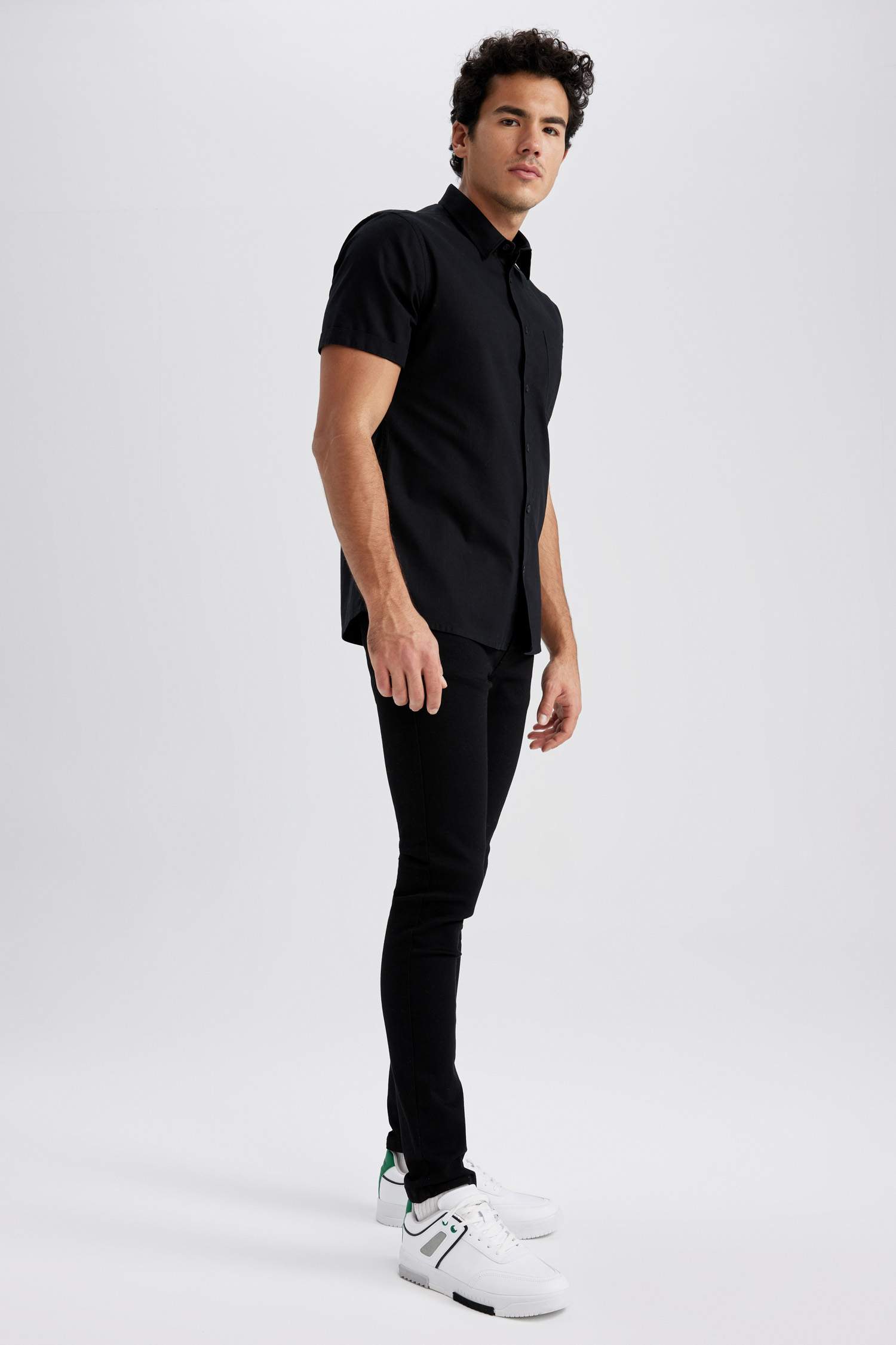 قميص قطن نص كم وقصة ضيقة