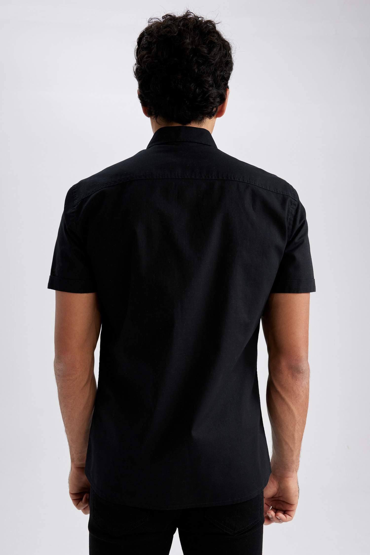 قميص قطن نص كم وقصة ضيقة