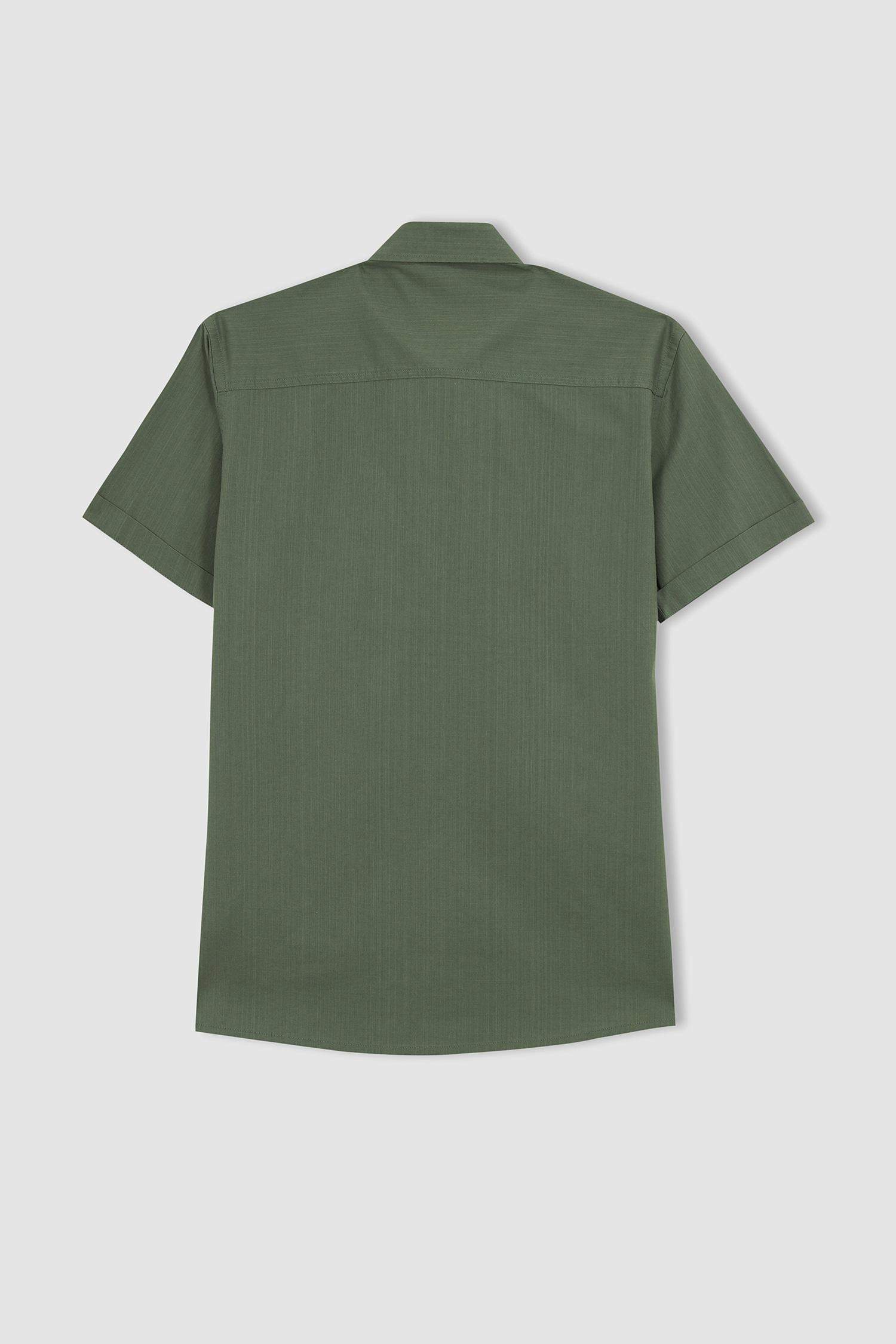 Рубашка приталенного кроя с коротким рукавом