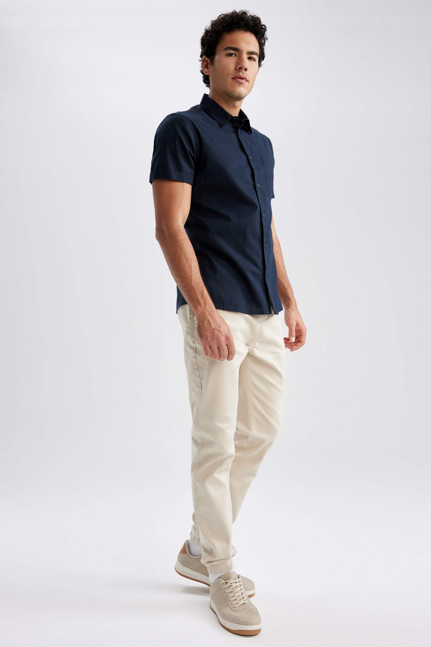 слим пішімі Қысқа жеңді жейде