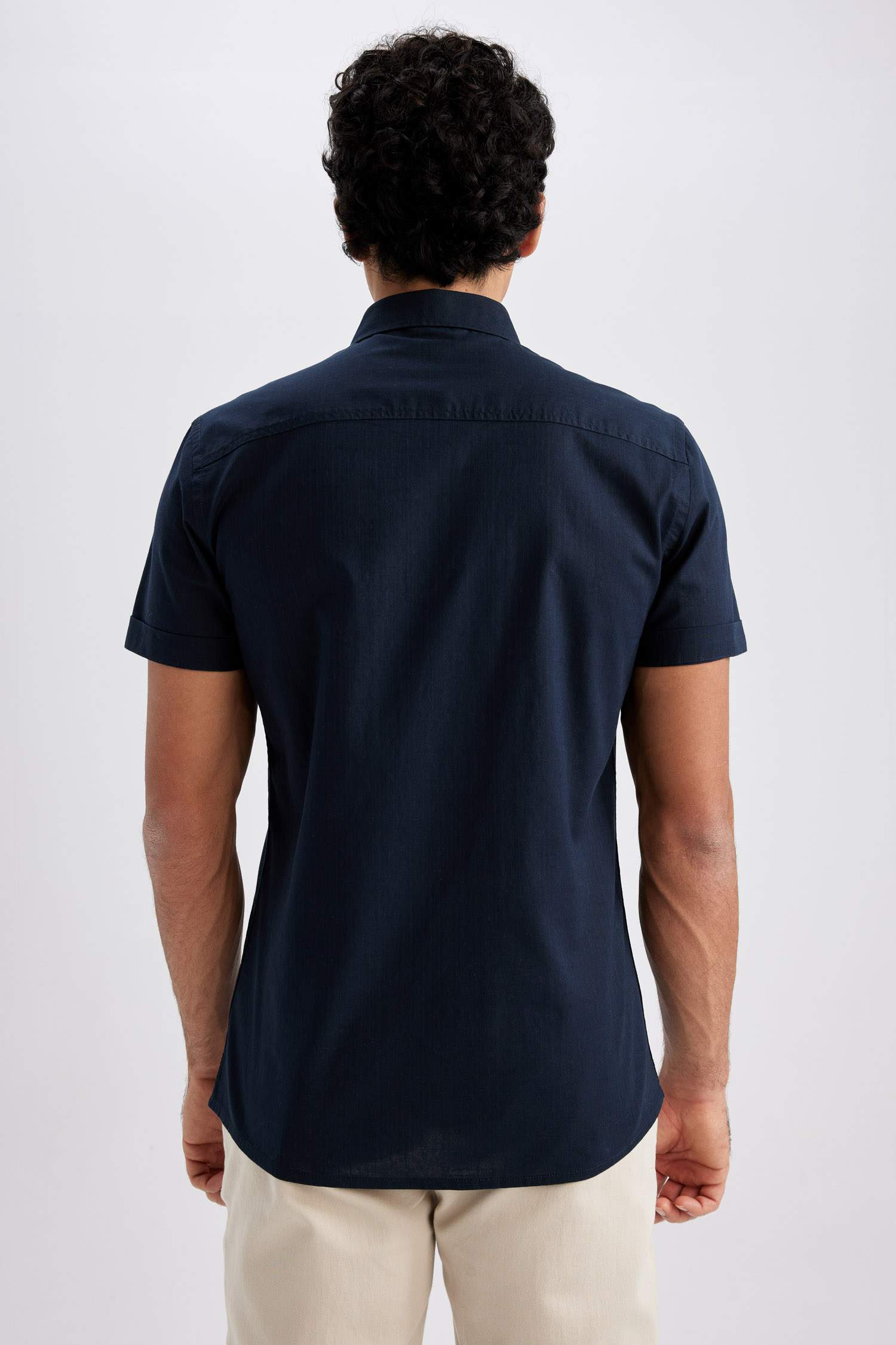 слим пішімі Қысқа жеңді жейде