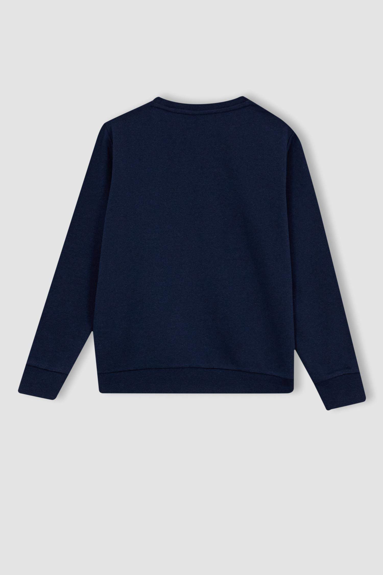 Свитшот стандартного кроя с круглым вырезом