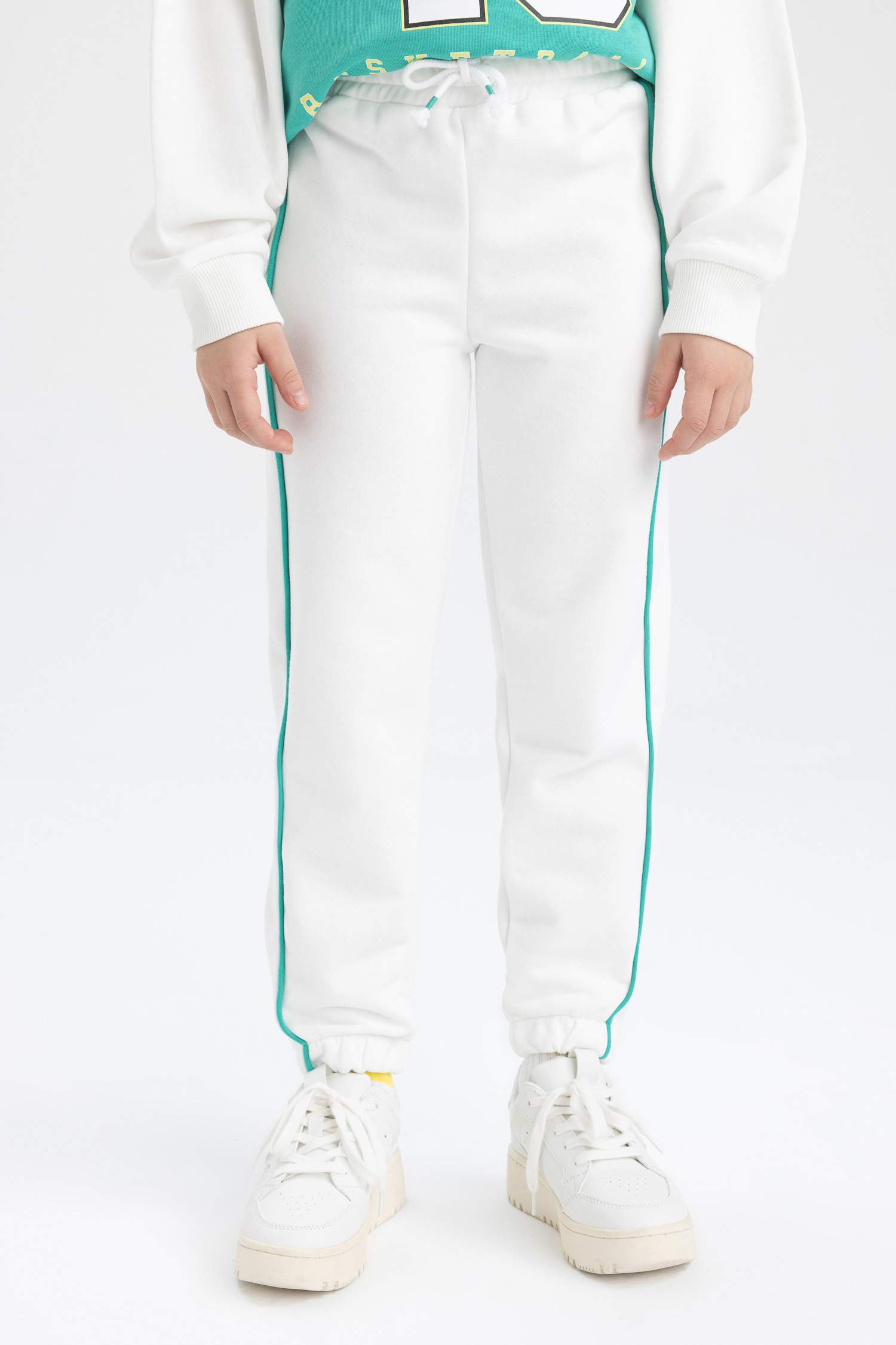 Girls Jogger Standard Fit Sweatpants