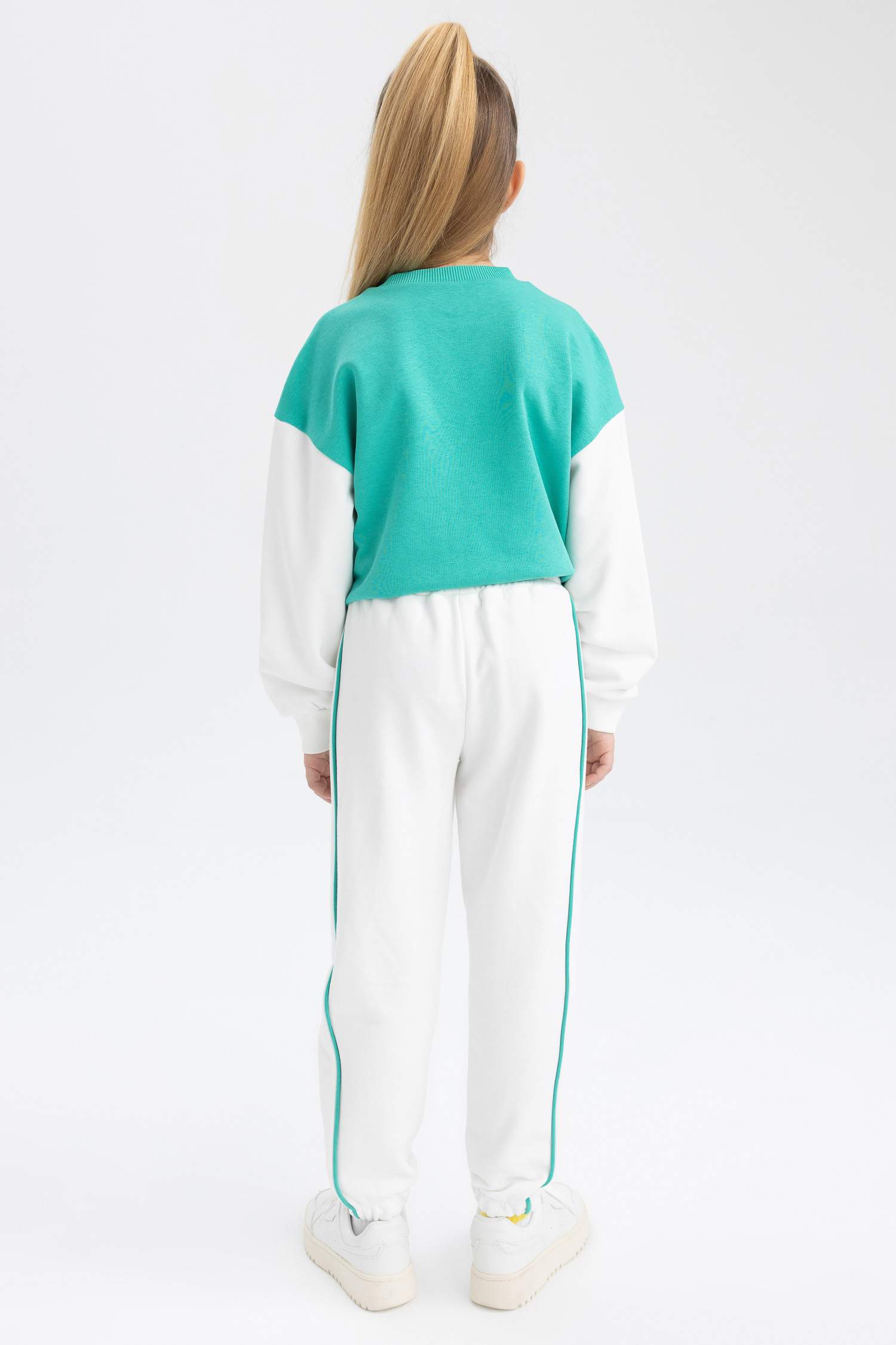 Girls Jogger Standard Fit Sweatpants