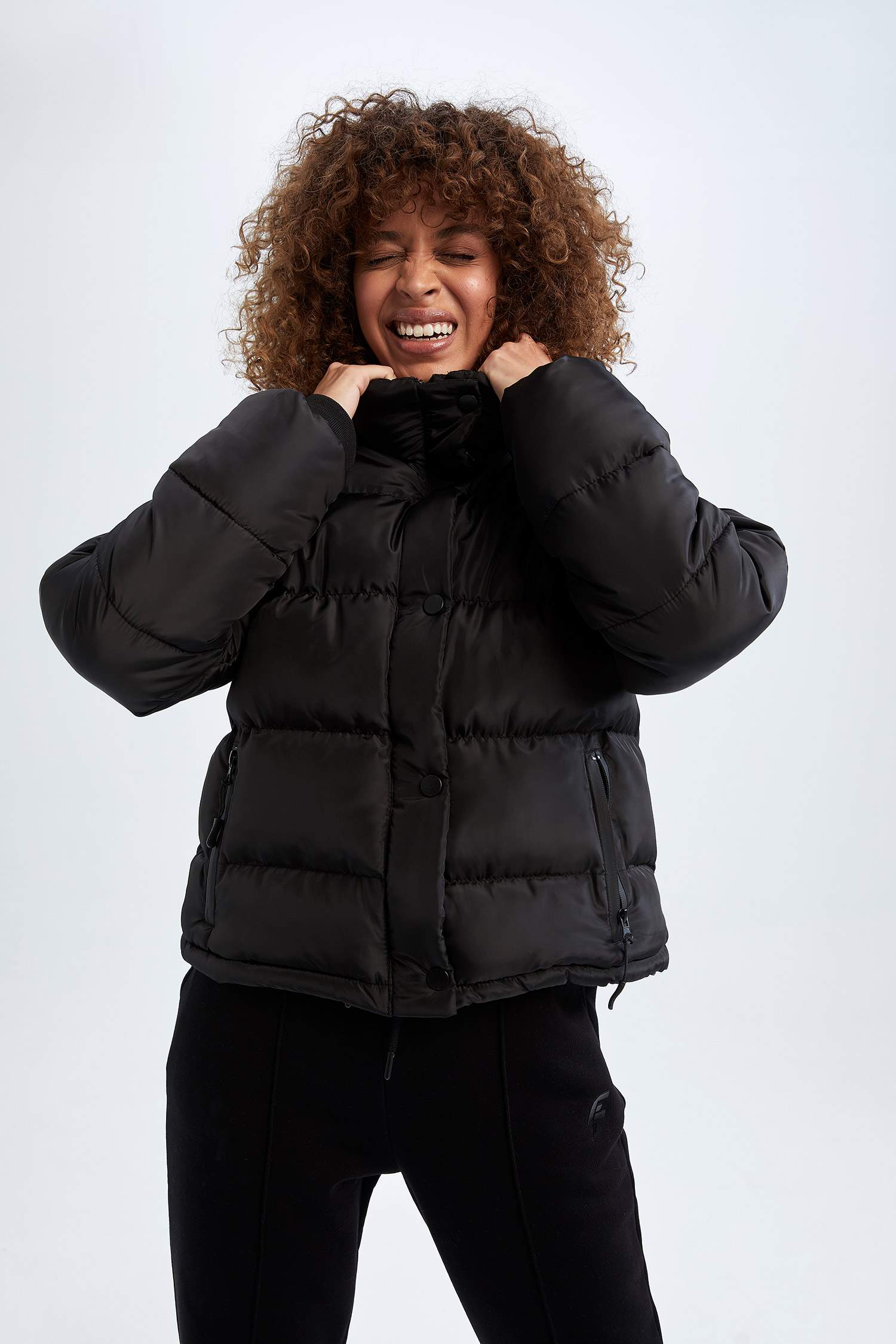 DeFactoFit Regular Fit Su İtici Rüzgar Geçirmez Crop Şişme Mont