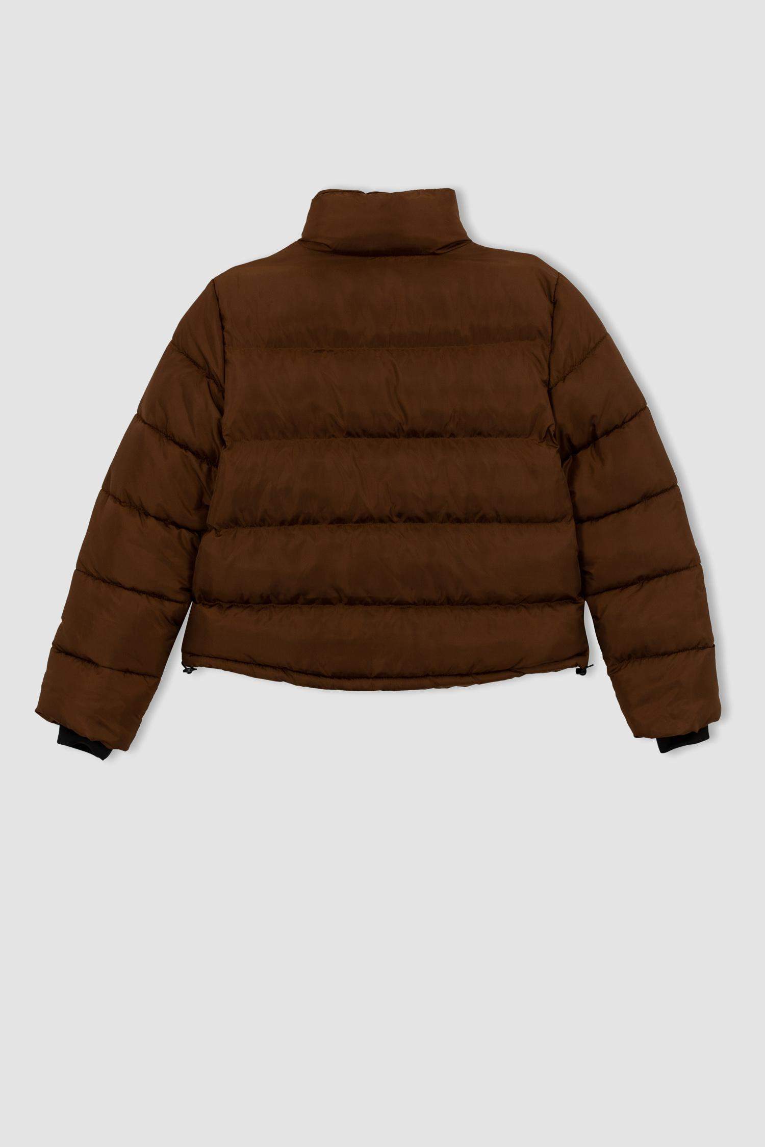 Дутая куртка водооталкивающая стандартного кроя с капюшоном