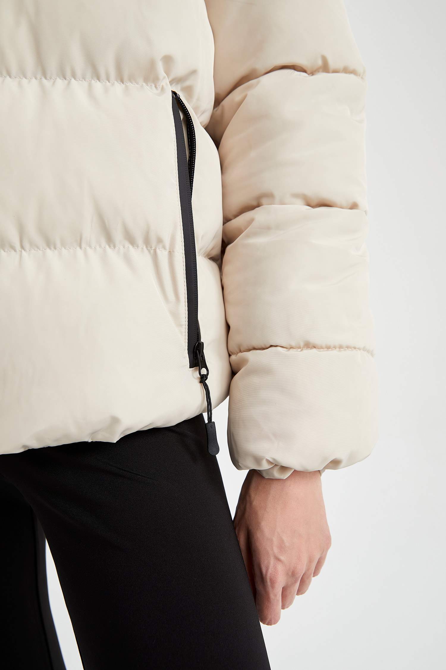 DeFactoFit Su İtici Rüzgar Geçirmez Şişme Mont