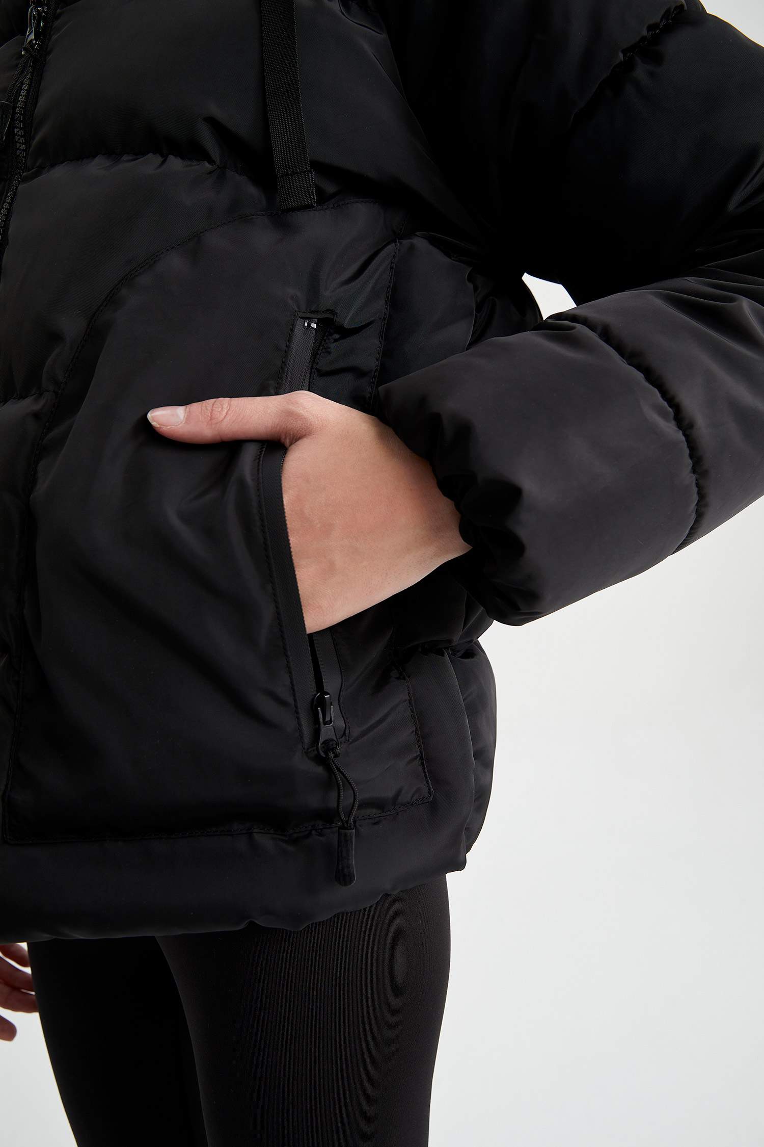 Su İtici Rüzgar Geçirmez DeFactoFit Kapüşonlu Crop Şişme Mont