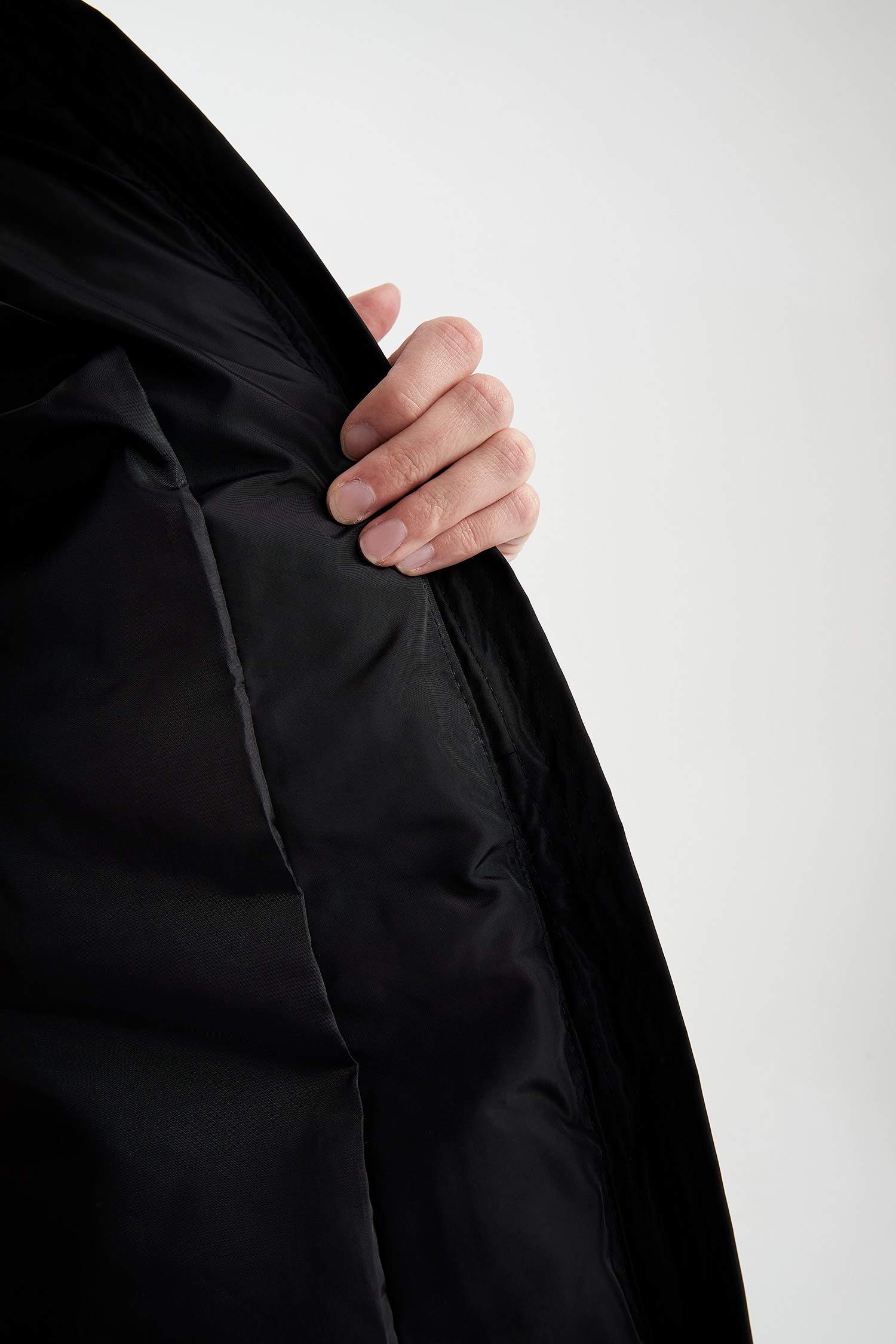 DeFactoFit Su İtici Rüzgar Geçirmez Çıkarılabilir Kapüşonlu Slim Fit Mont