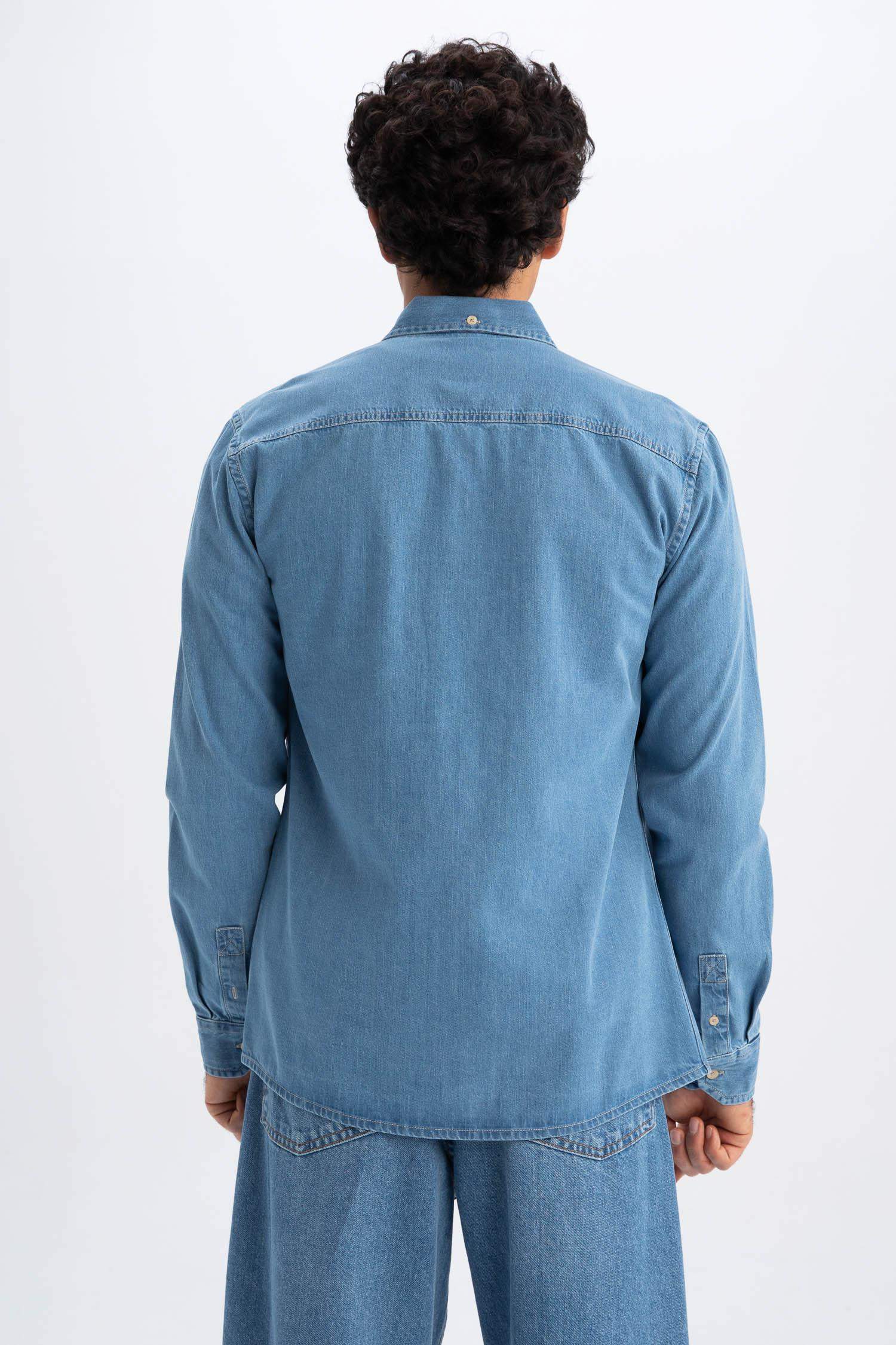 Джинсовая рубашка приталенного кроя с длинным рукавом