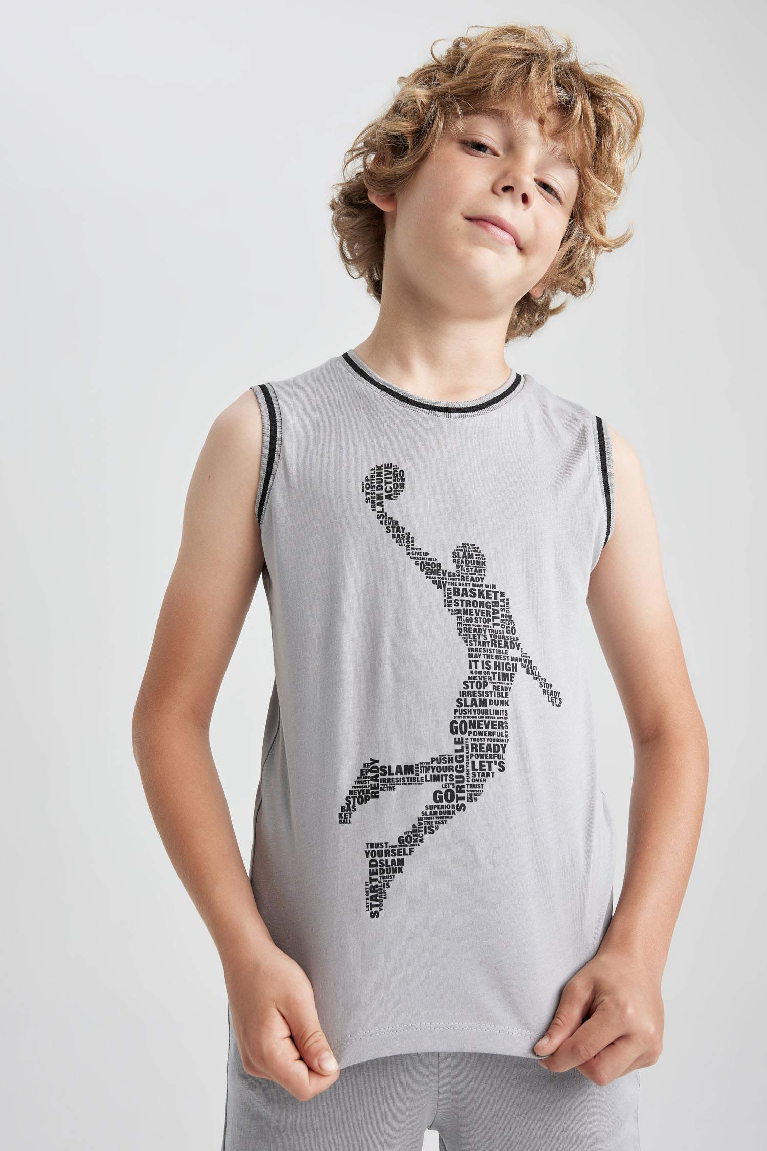 طقم ولادي شورت وفانيلة - قطعتين