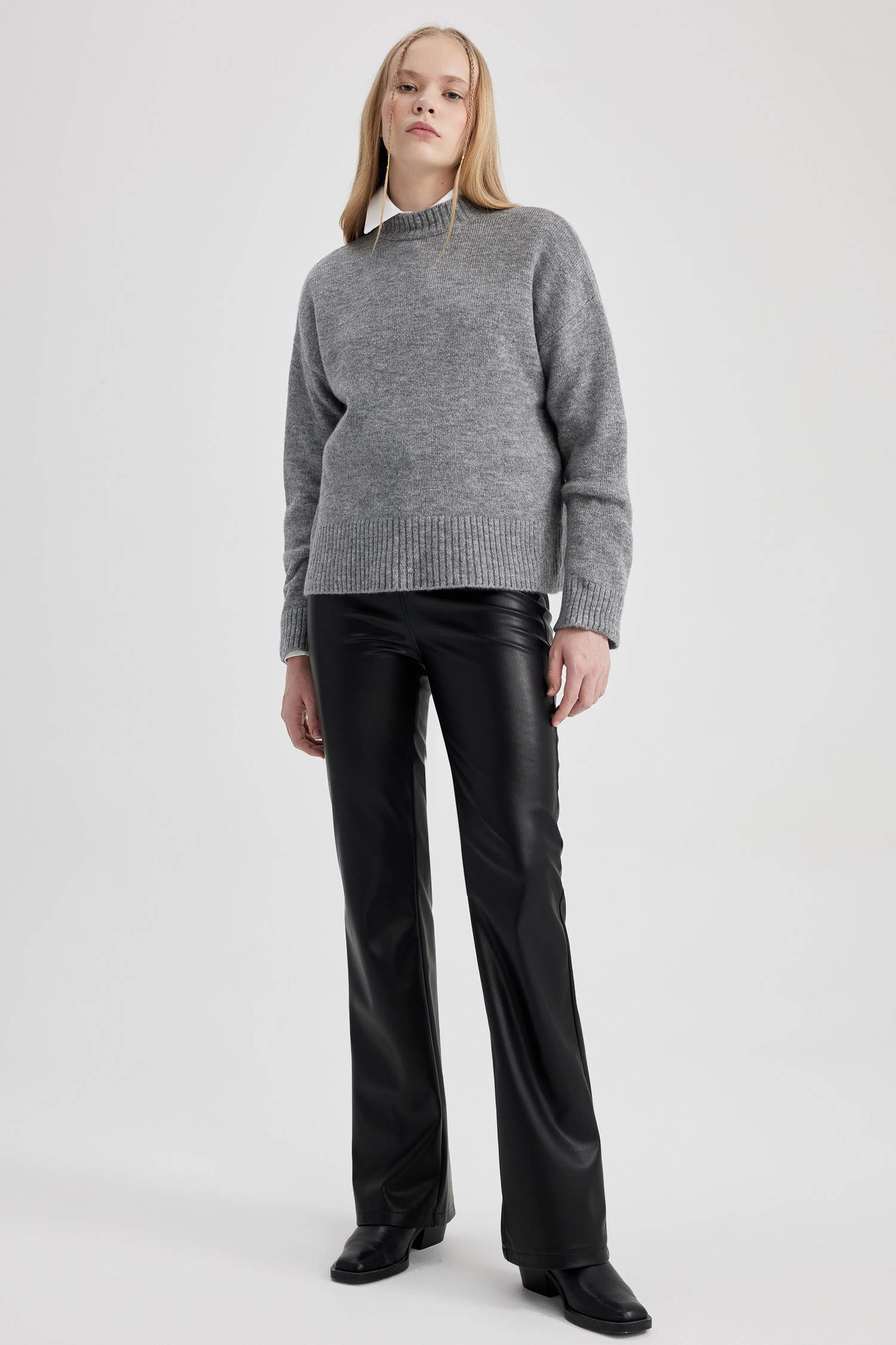 بنطلون شارلستون جلد صناعي برجل واسع وخصر عالي