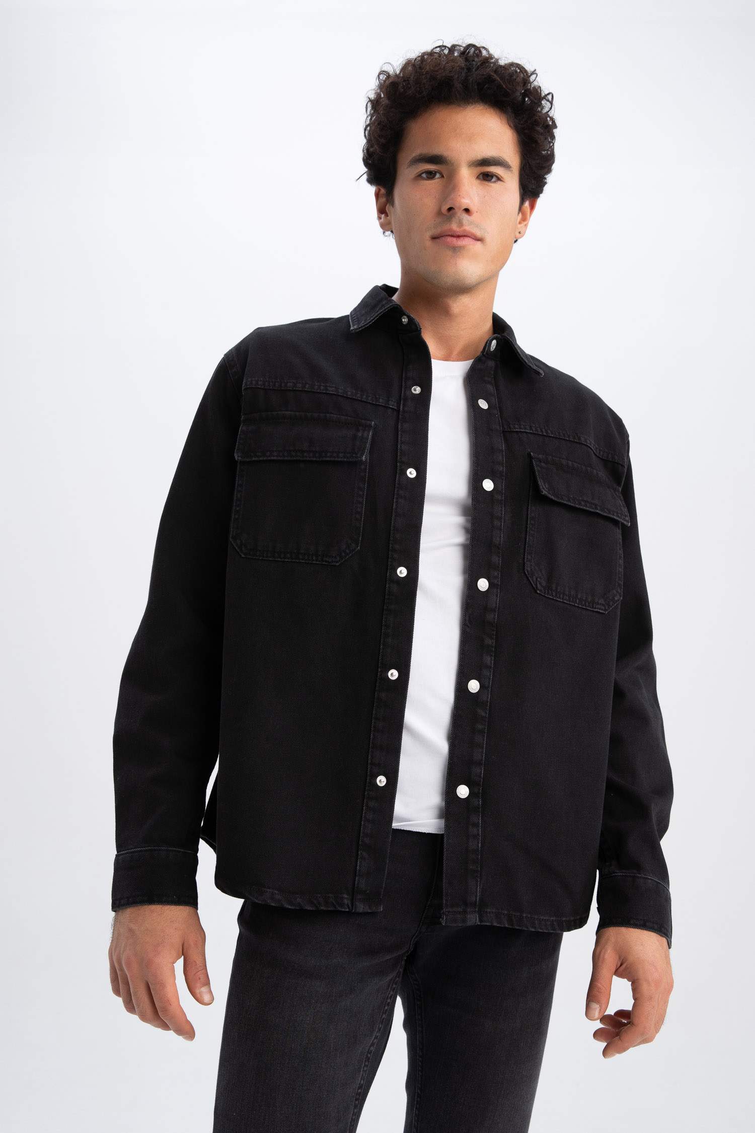 Рубашка с длинным рукавом свободного кроя из денима для мужчин