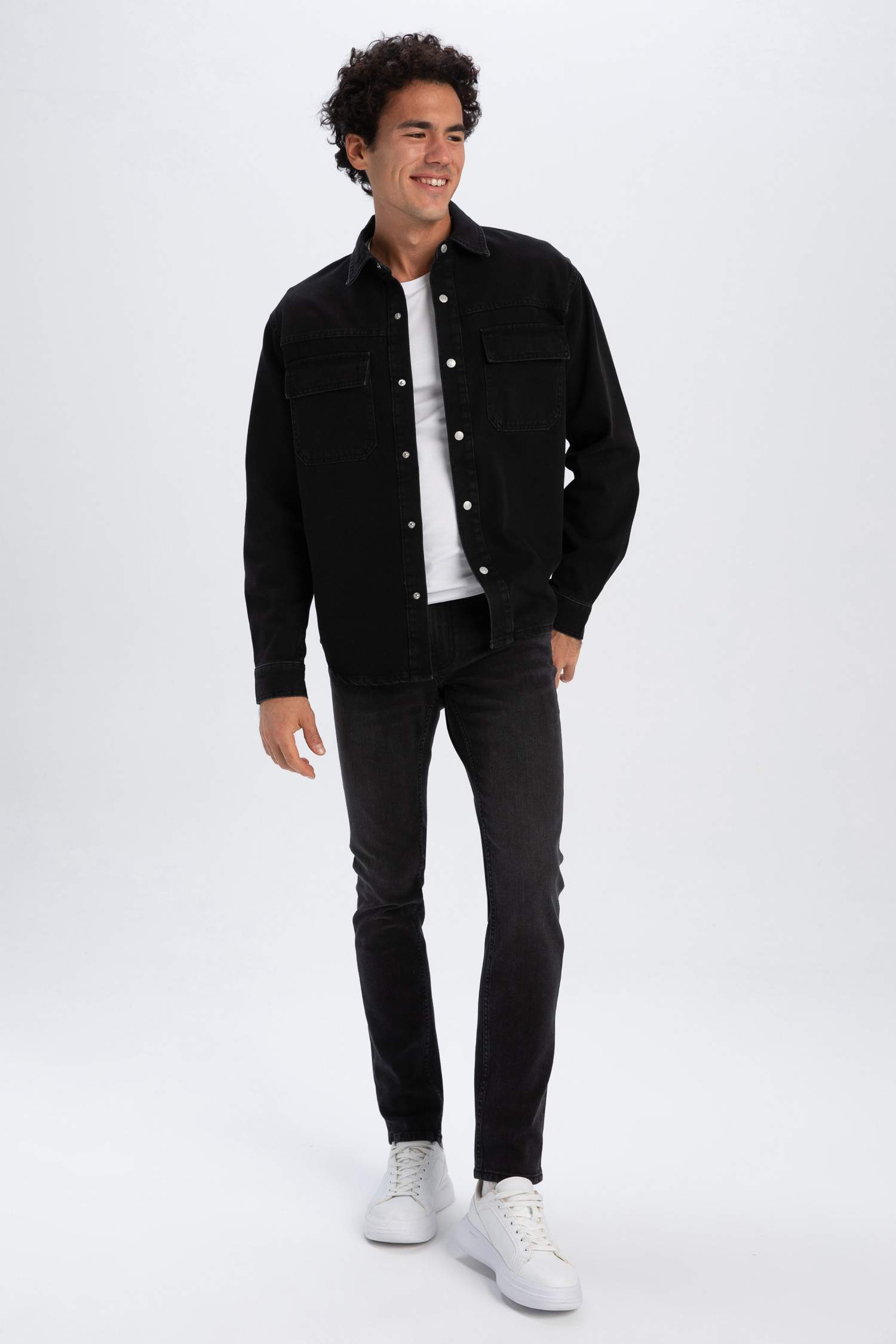 Рубашка с длинным рукавом свободного кроя из денима для мужчин