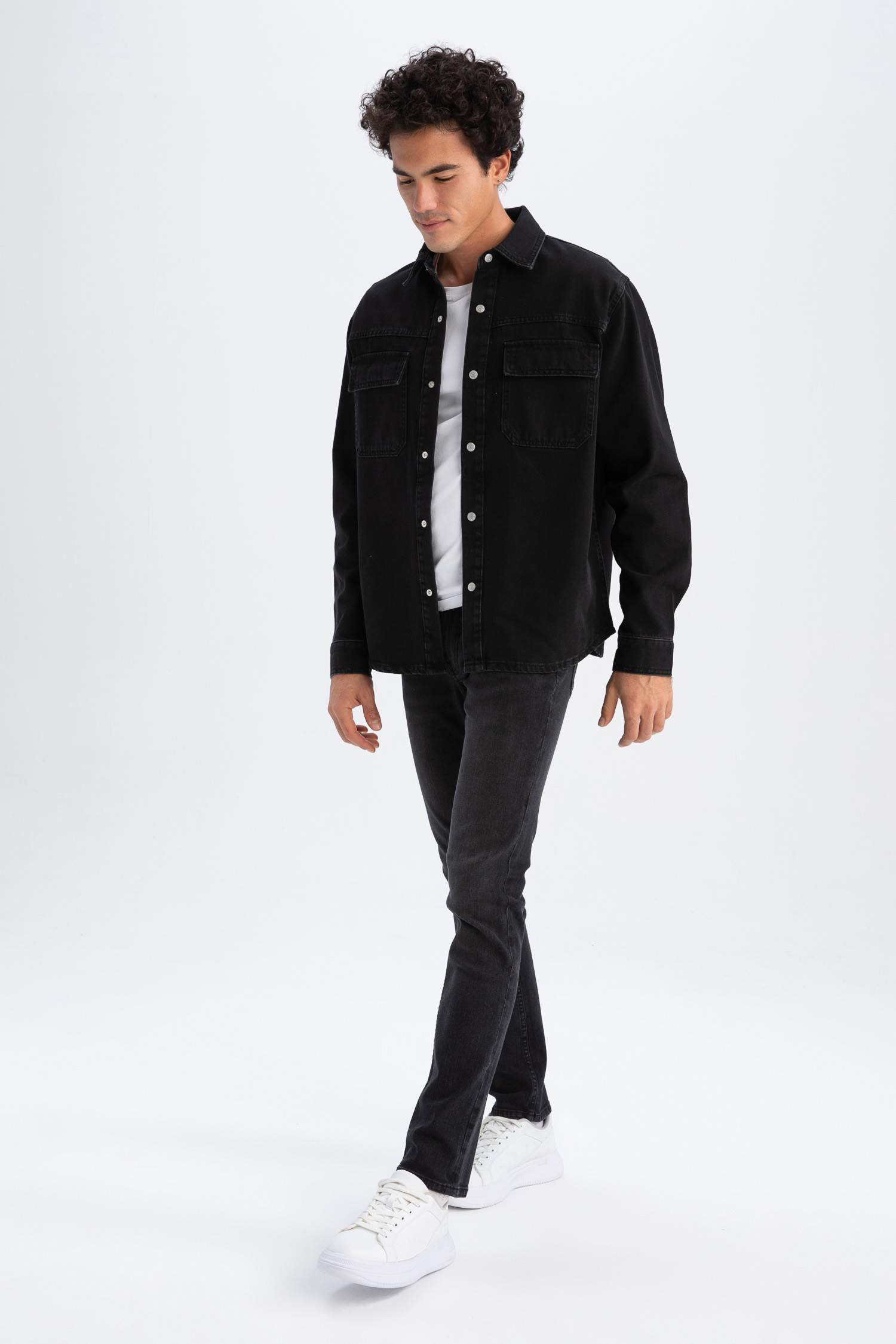 Рубашка с длинным рукавом свободного кроя из денима для мужчин