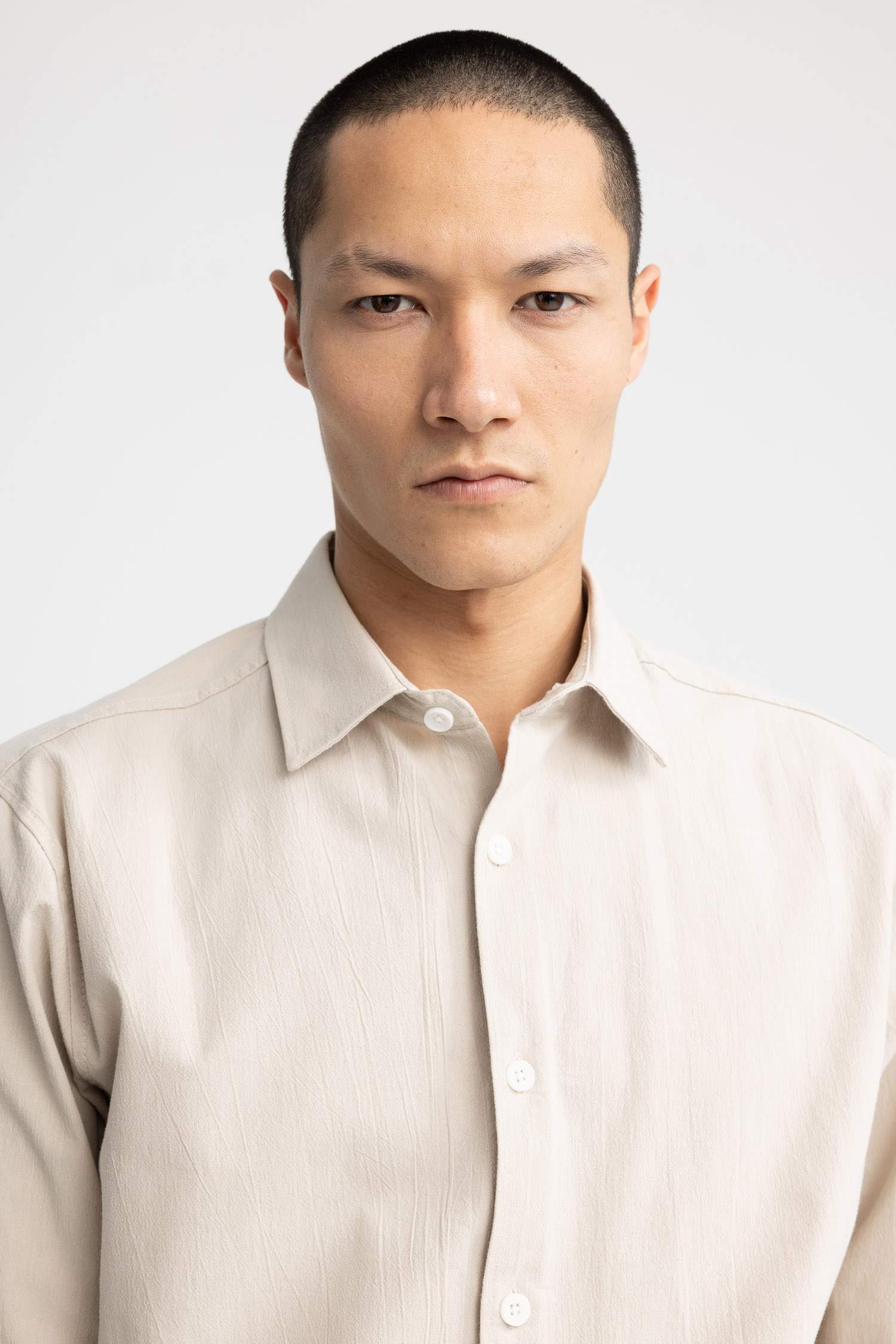 قميص كتان بولو كم طويل مودرن فيت