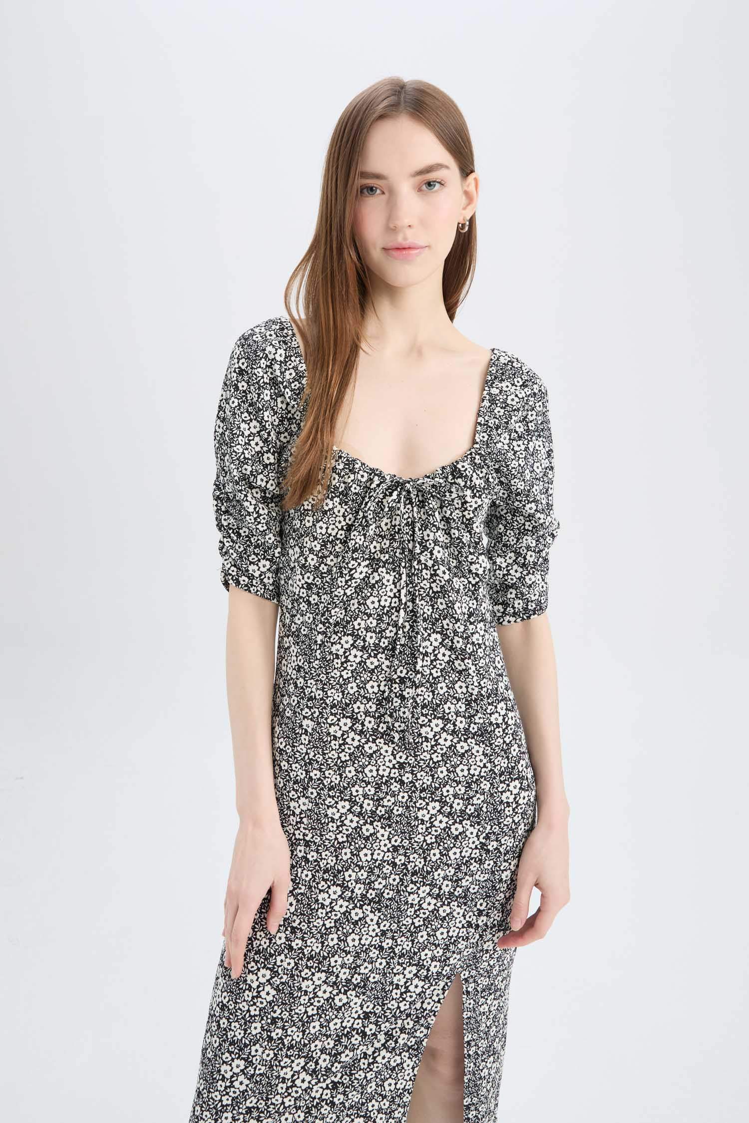 Bodycon Vücudu Saran Kare Yaka Çiçek Desenli Yırtmaçlı Bürümcük Yarım Kol Midi Elbise