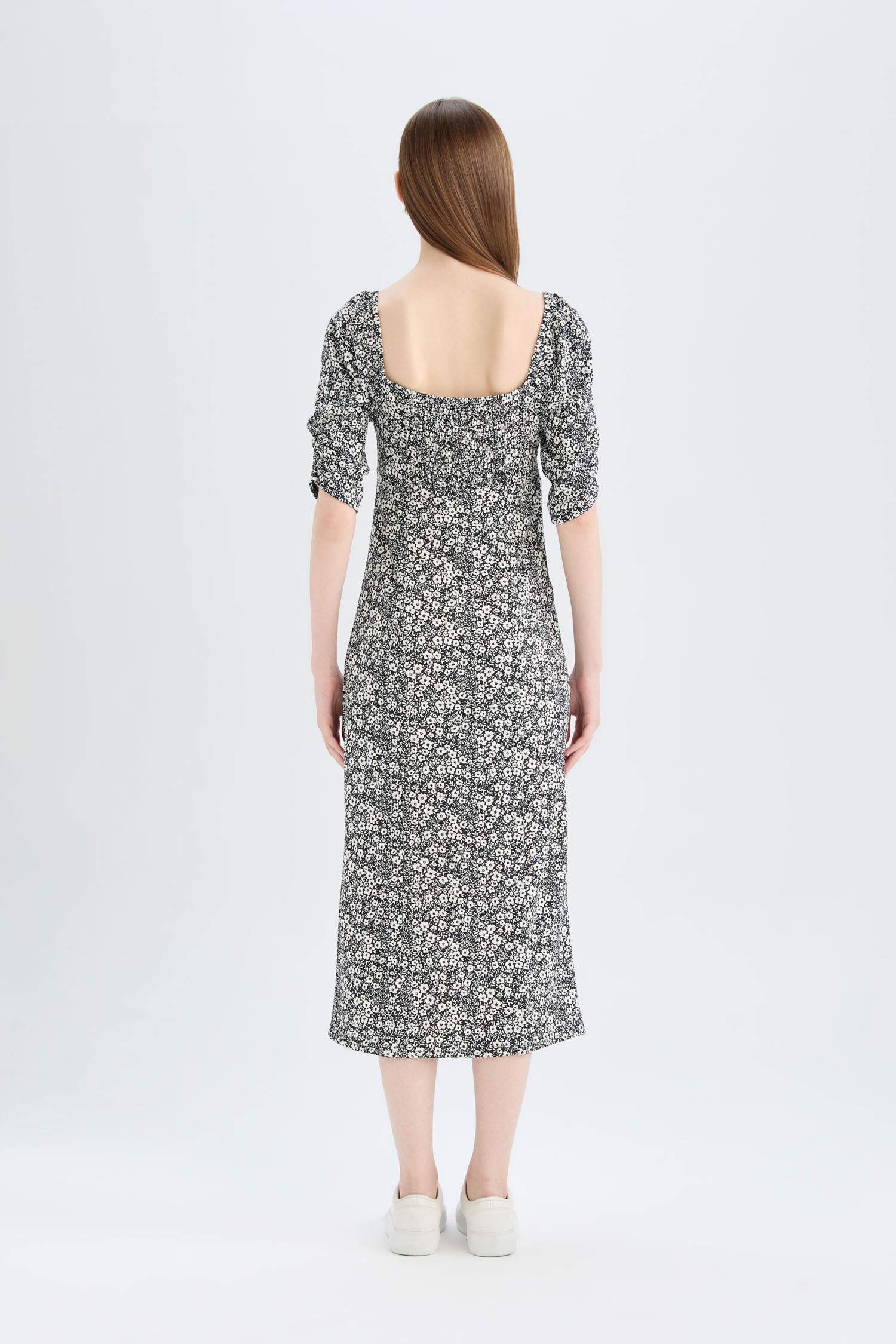 Bodycon Vücudu Saran Kare Yaka Çiçek Desenli Yırtmaçlı Bürümcük Yarım Kol Midi Elbise