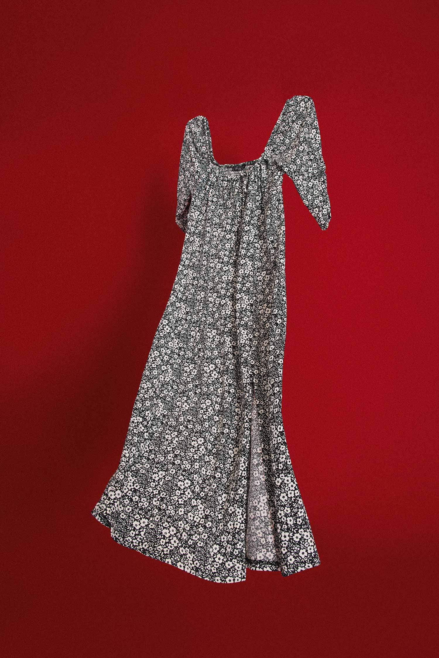 Bodycon Vücudu Saran Kare Yaka Çiçek Desenli Yırtmaçlı Bürümcük Yarım Kol Midi Elbise