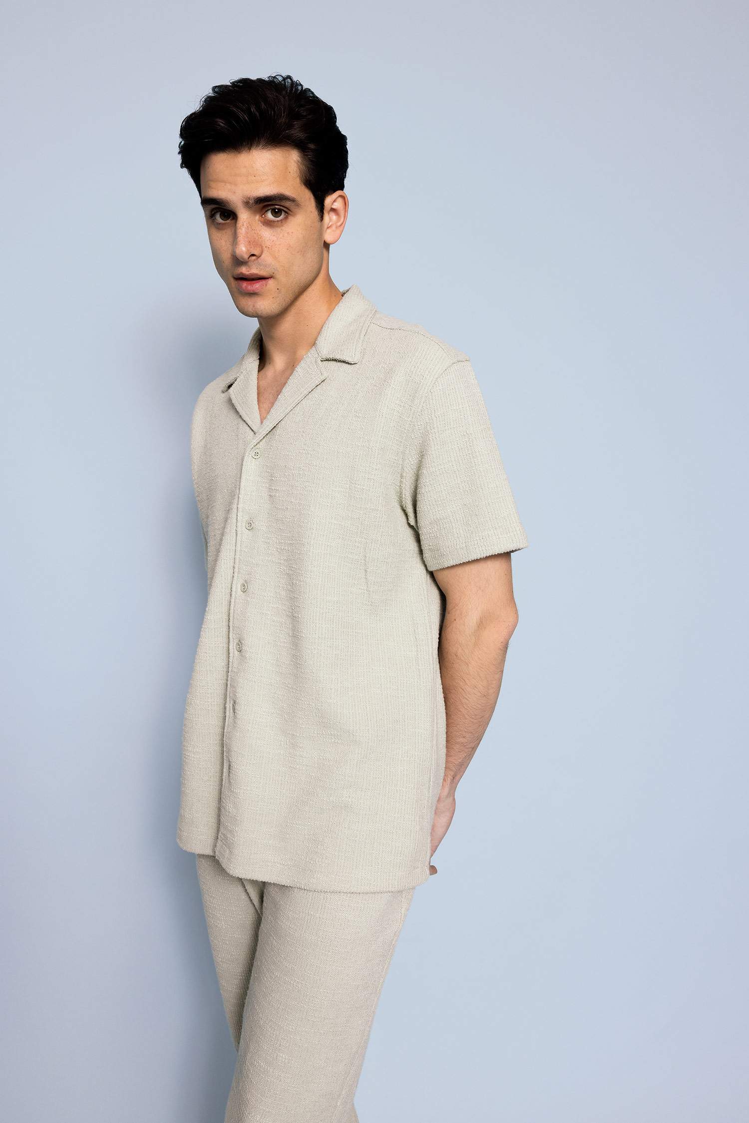 релакс пішімі Қысқа жеңді жейде