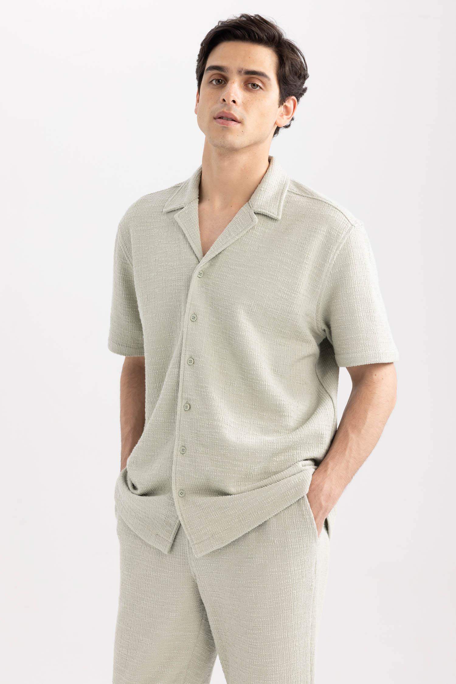 релакс пішімі Қысқа жеңді жейде