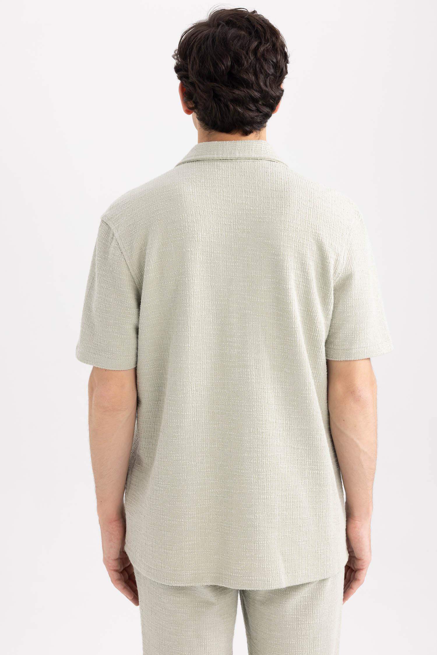 релакс пішімі Қысқа жеңді жейде