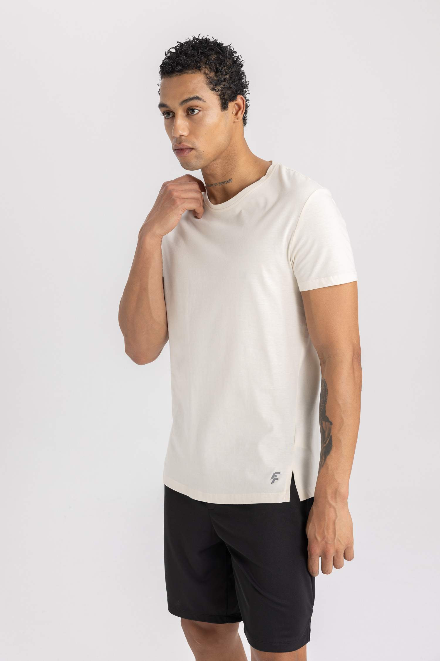 تيشيرت سليم فيت برقبة مستديرة