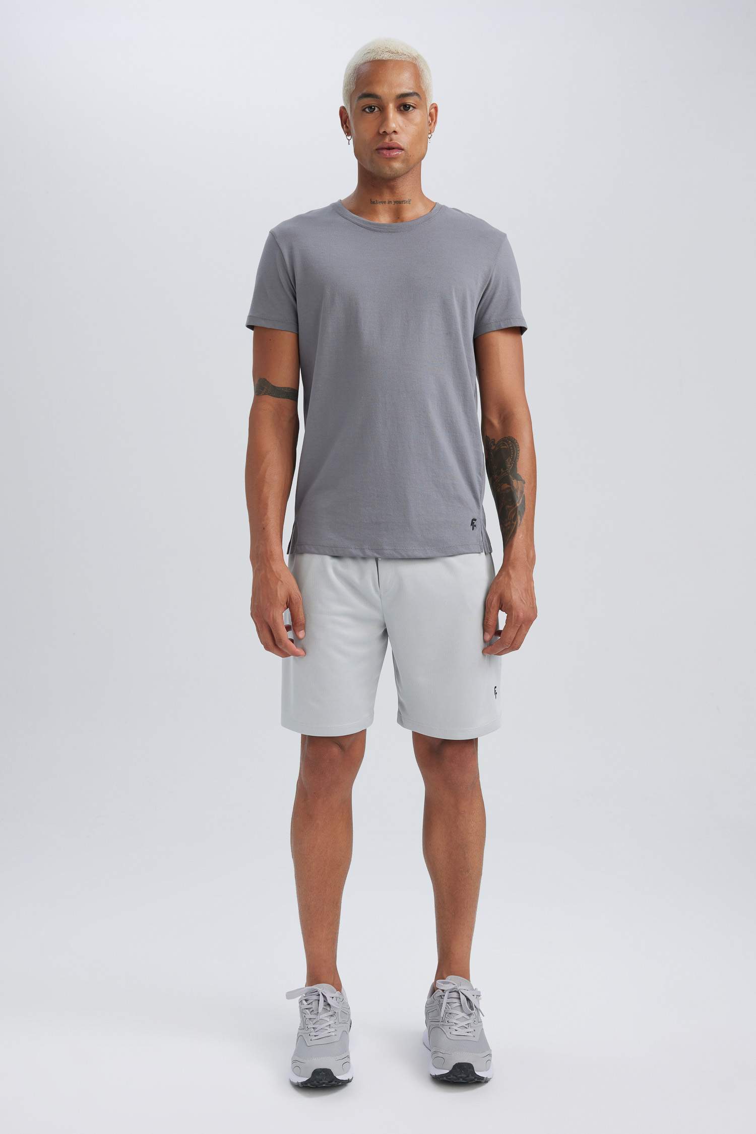 تيشيرت رياضي سليم فيت برقبة مستديرة من DeFactoFit