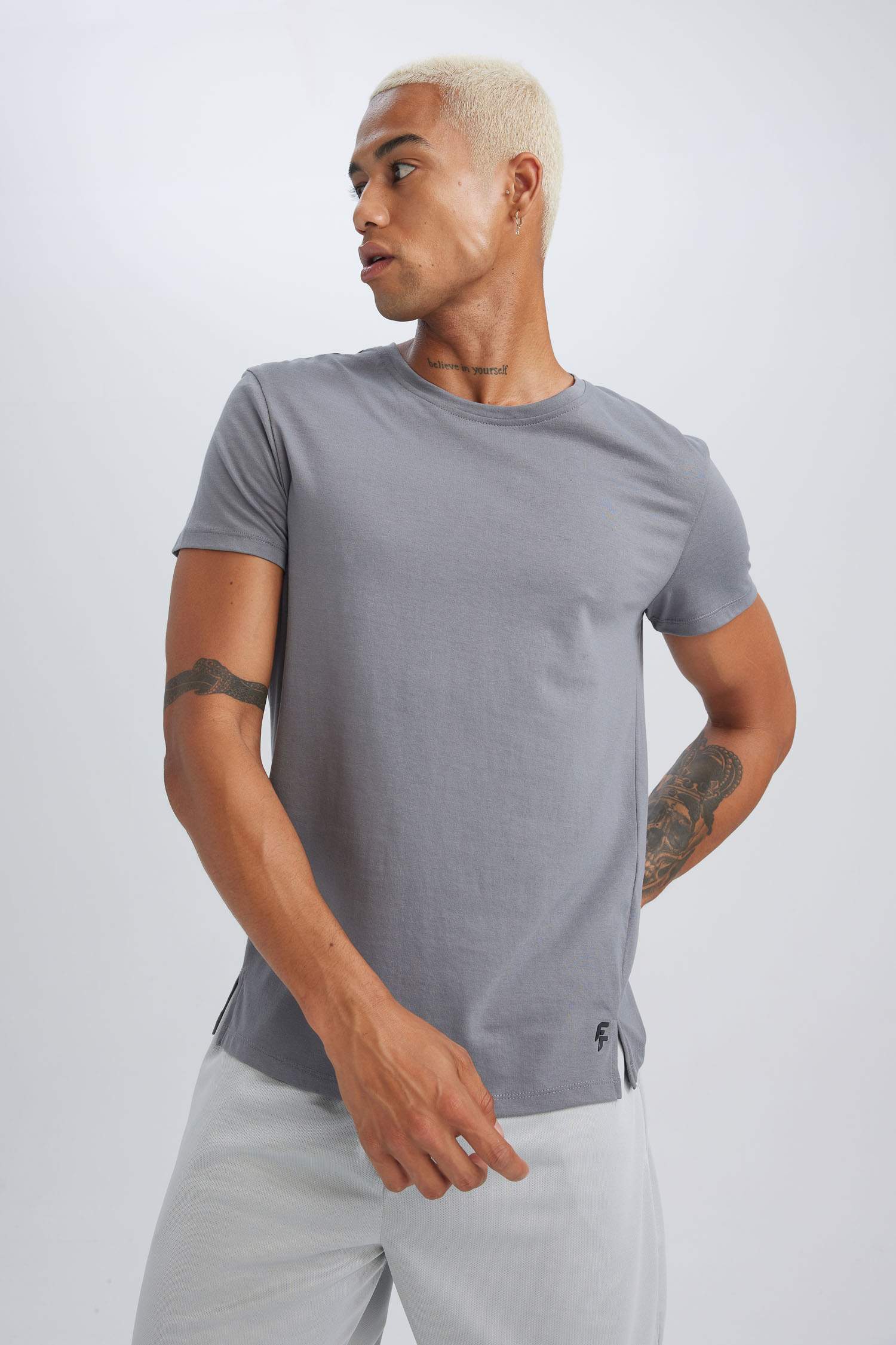 تيشيرت رياضي سليم فيت برقبة مستديرة من DeFactoFit