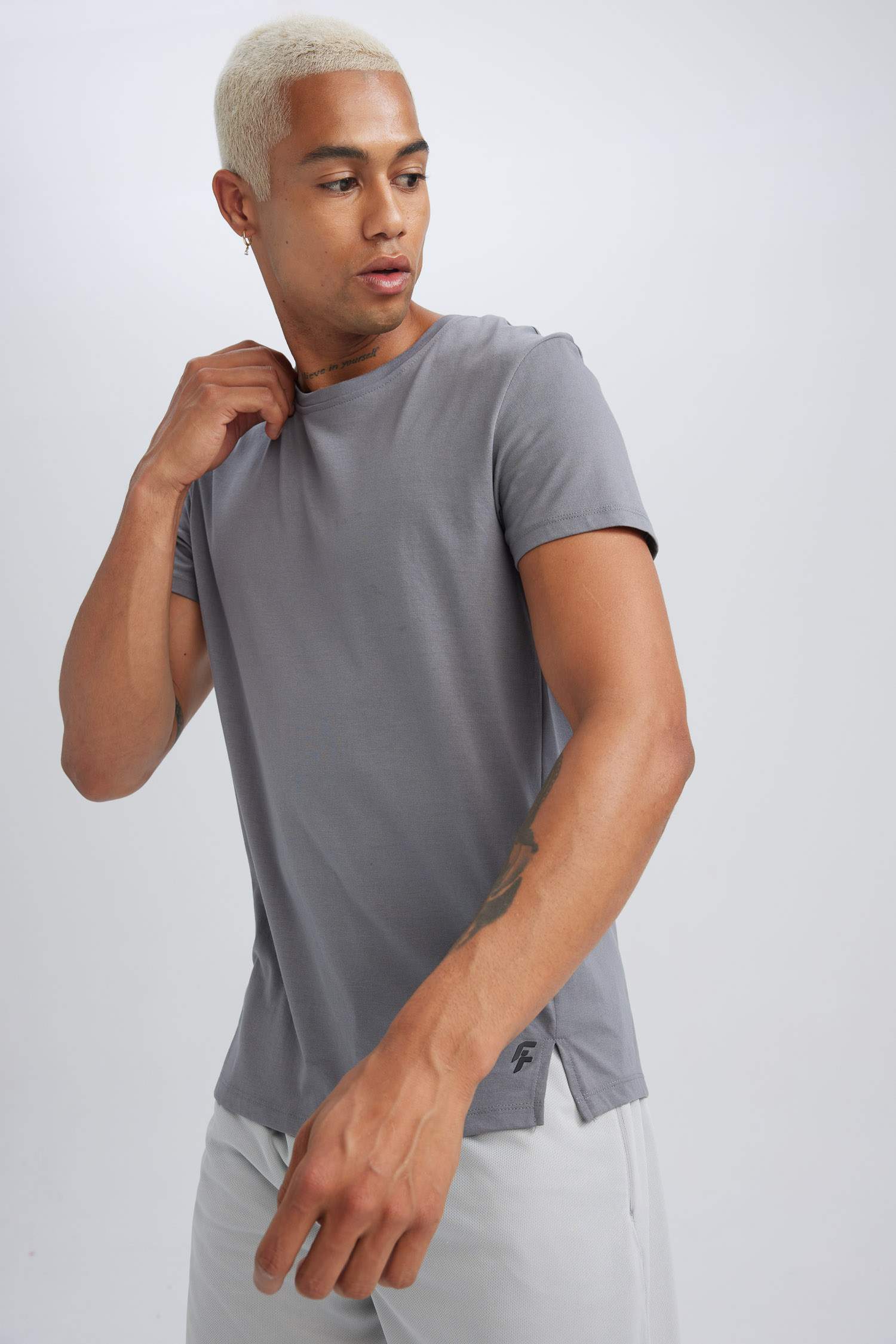 تيشيرت رياضي سليم فيت برقبة مستديرة من DeFactoFit