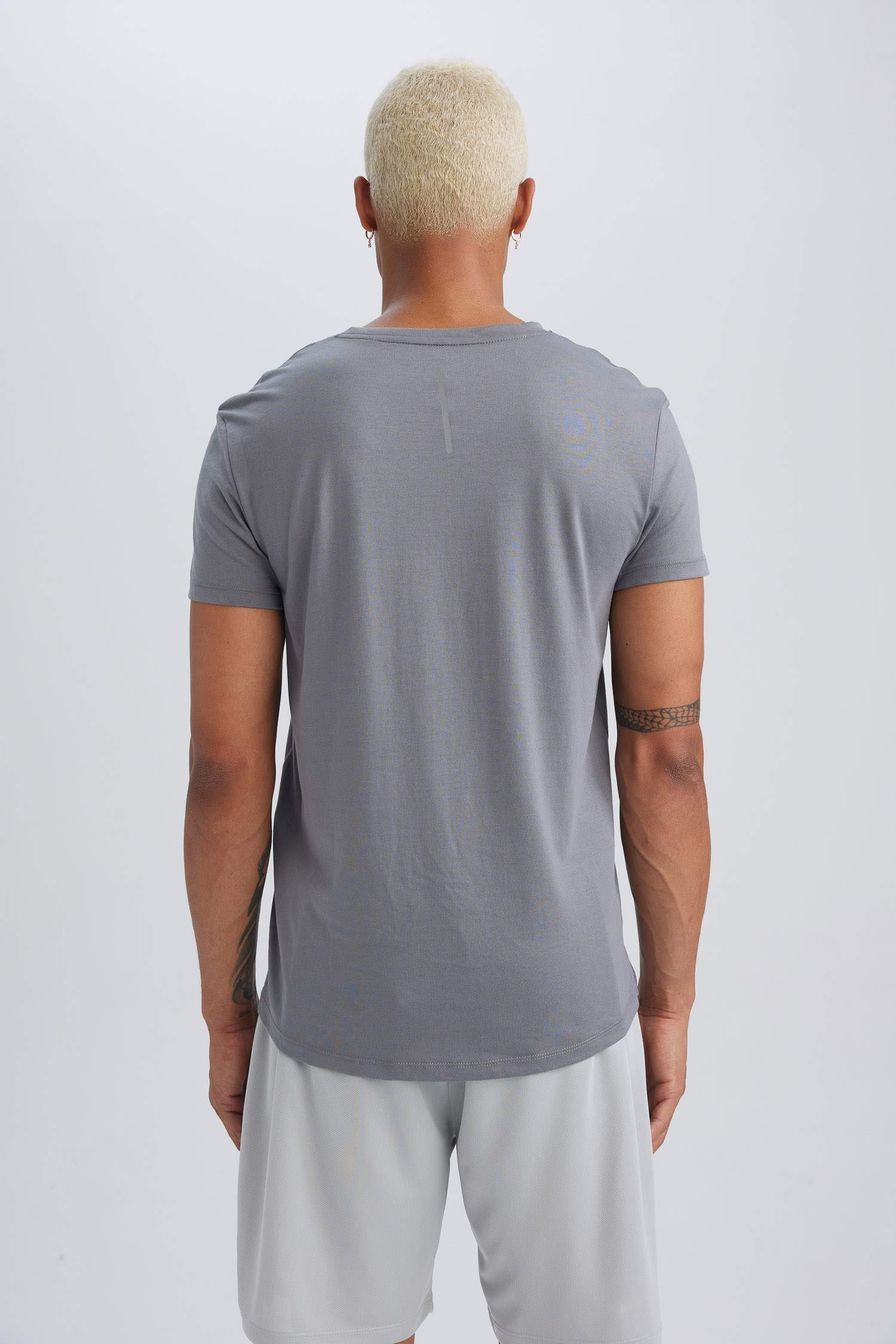 تيشيرت رياضي سليم فيت برقبة مستديرة من DeFactoFit