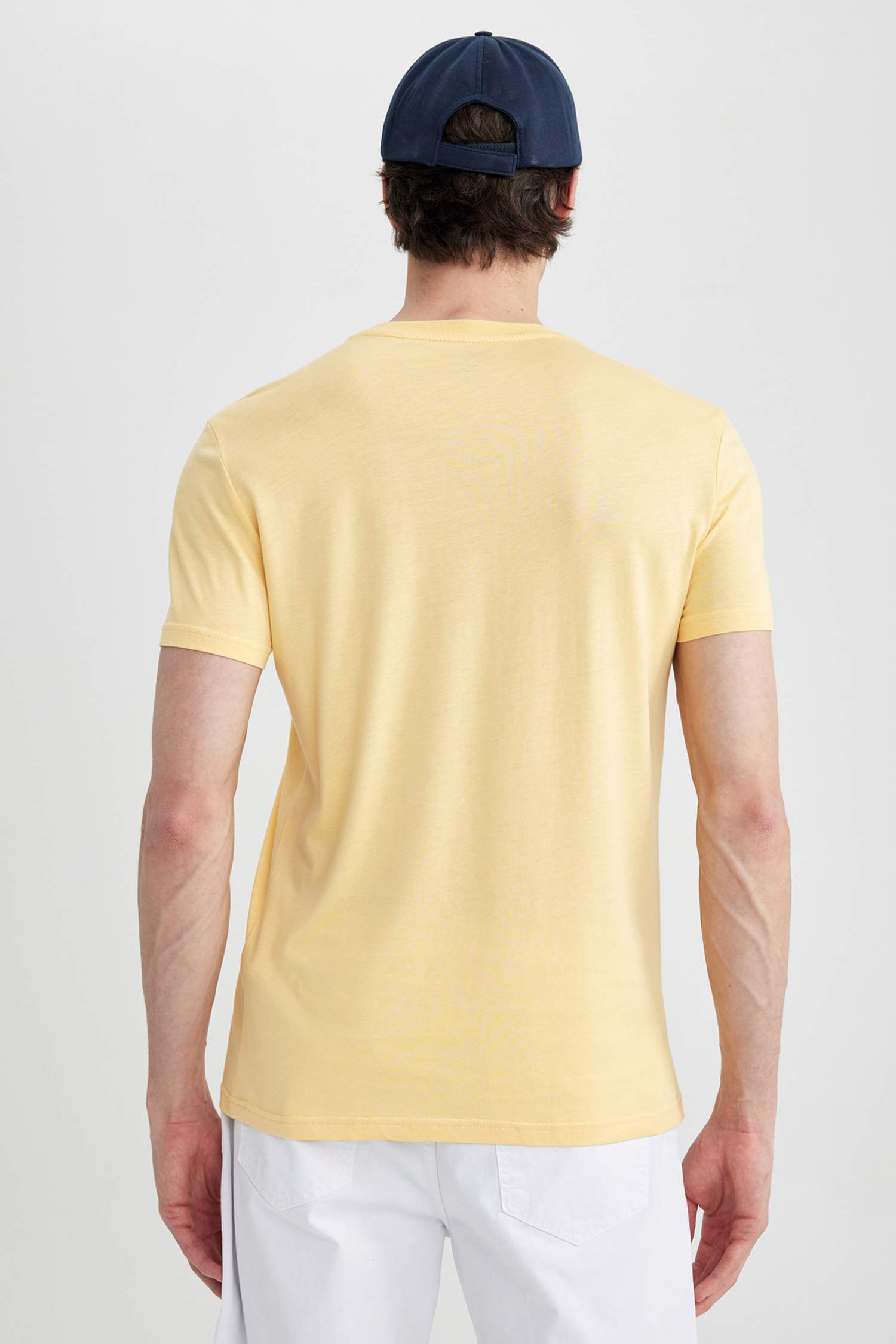Yellow MEN Slim Fit Crew Neck Printed TShirt 2803277 DeFacto