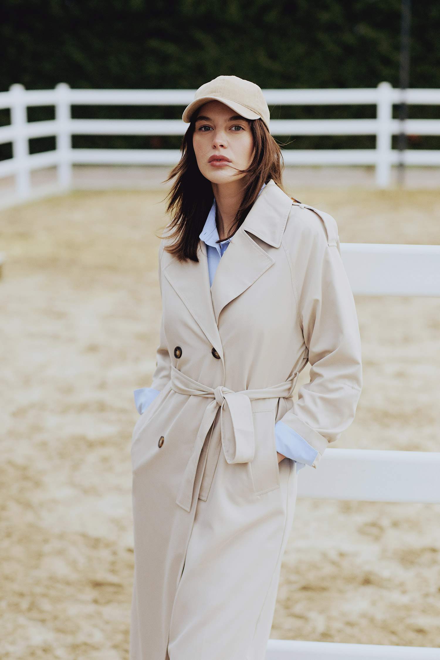 	Su İtici Oversize Geniş Kalıp Uzun Trençkot Kruvaze Yaka Düğmeli Cepli Kol Ucu Katlamalı Rüzgarlık Detaylı Mevsimlik