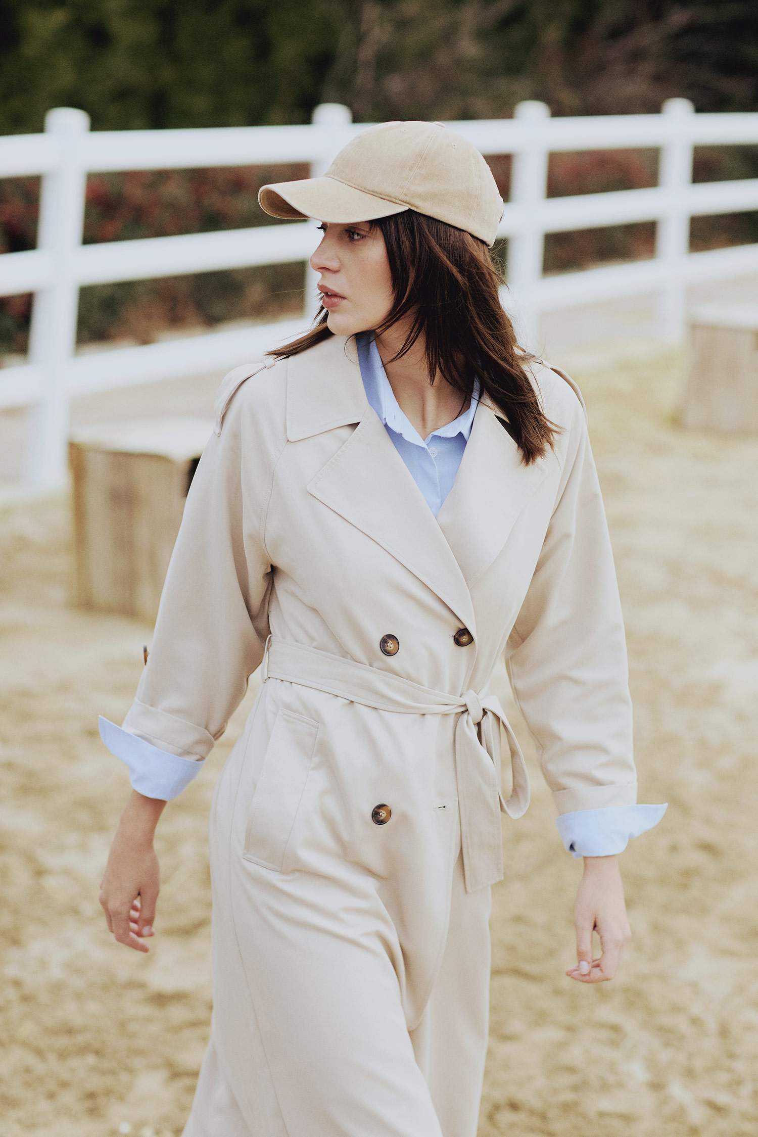 	Su İtici Oversize Geniş Kalıp Uzun Trençkot Kruvaze Yaka Düğmeli Cepli Kol Ucu Katlamalı Rüzgarlık Detaylı Mevsimlik