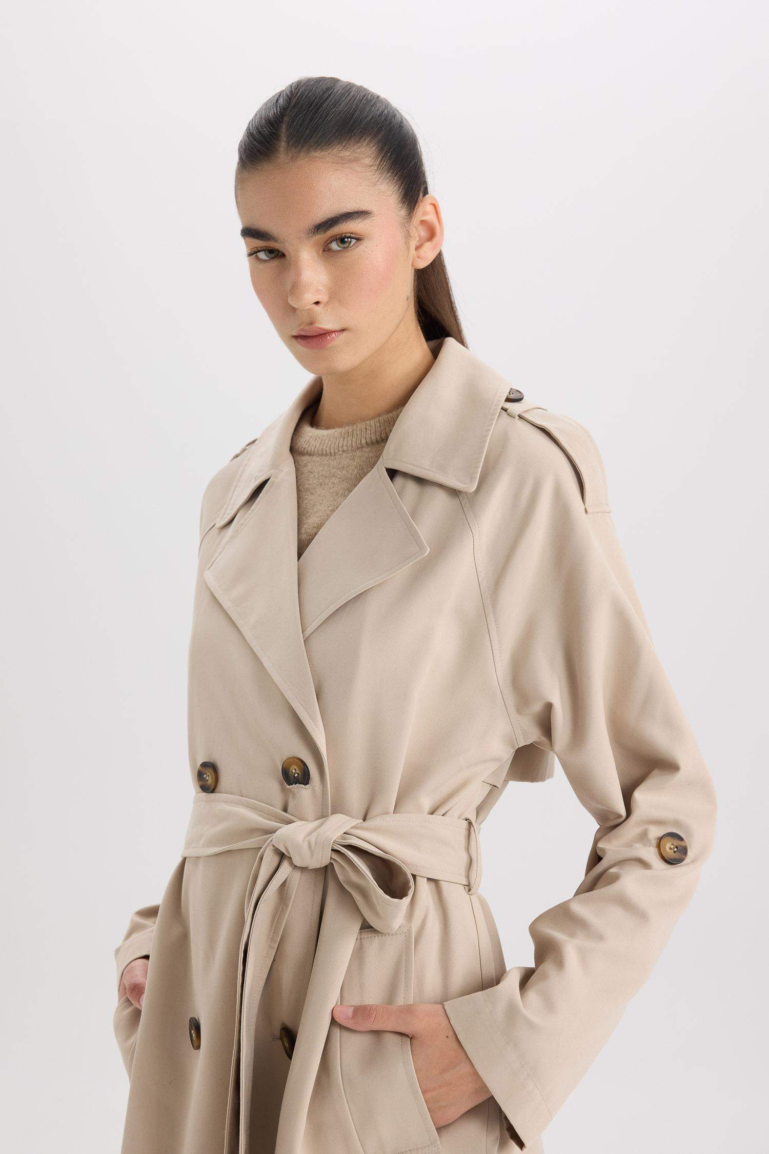 	Su İtici Oversize Geniş Kalıp Uzun Trençkot Kruvaze Yaka Düğmeli Cepli Kol Ucu Katlamalı Rüzgarlık Detaylı Mevsimlik