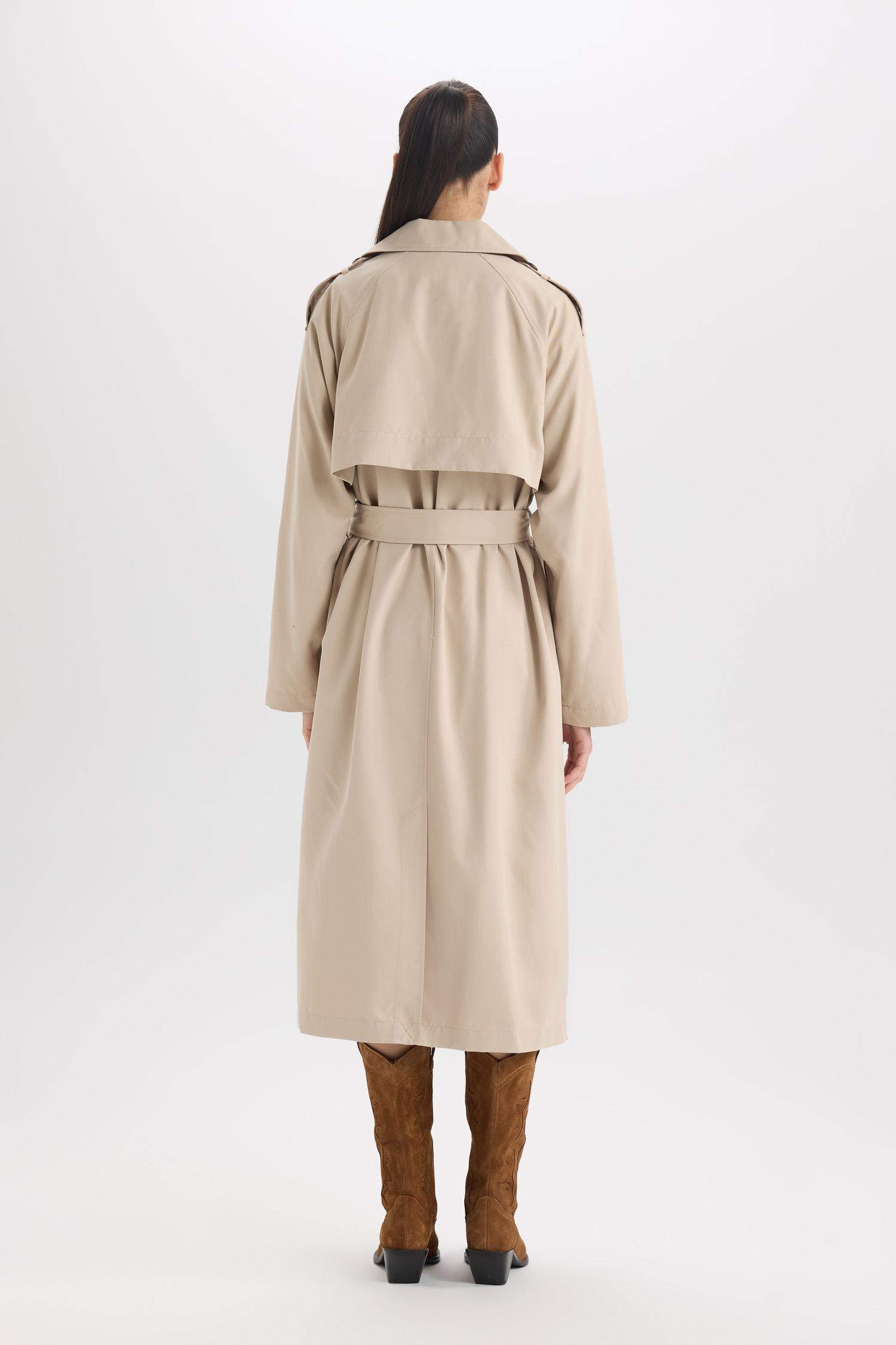 	Su İtici Oversize Geniş Kalıp Uzun Trençkot Kruvaze Yaka Düğmeli Cepli Kol Ucu Katlamalı Rüzgarlık Detaylı Mevsimlik