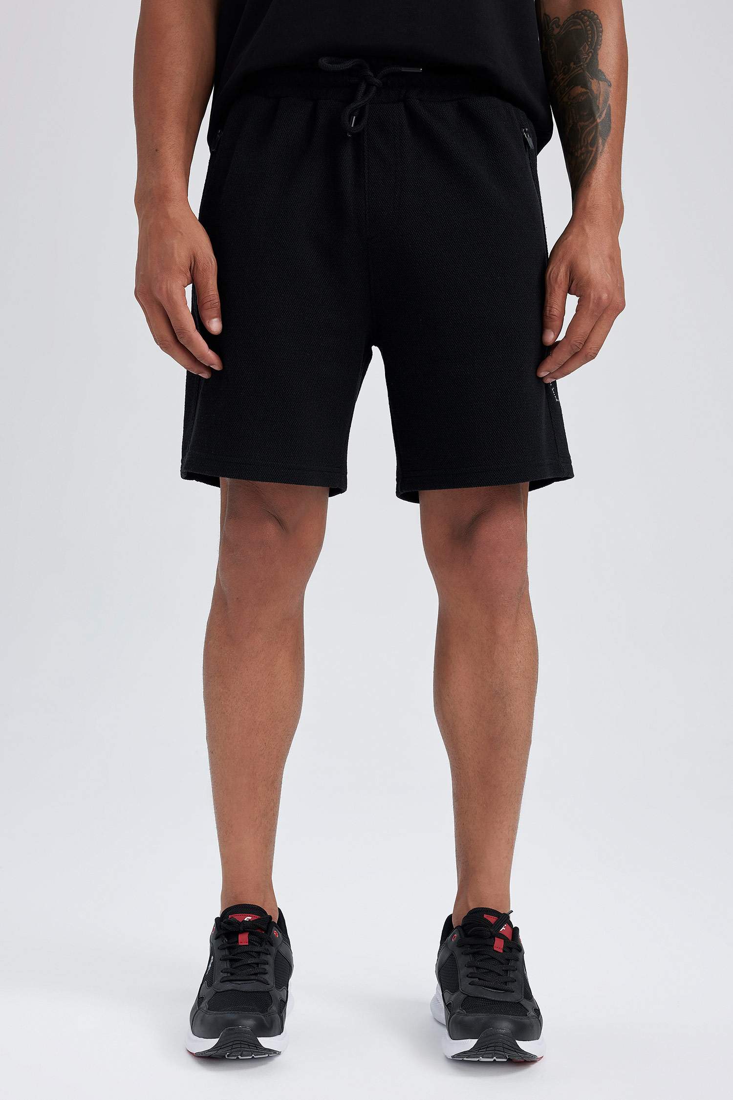 شورت سليم فيت بجيب مزدوج