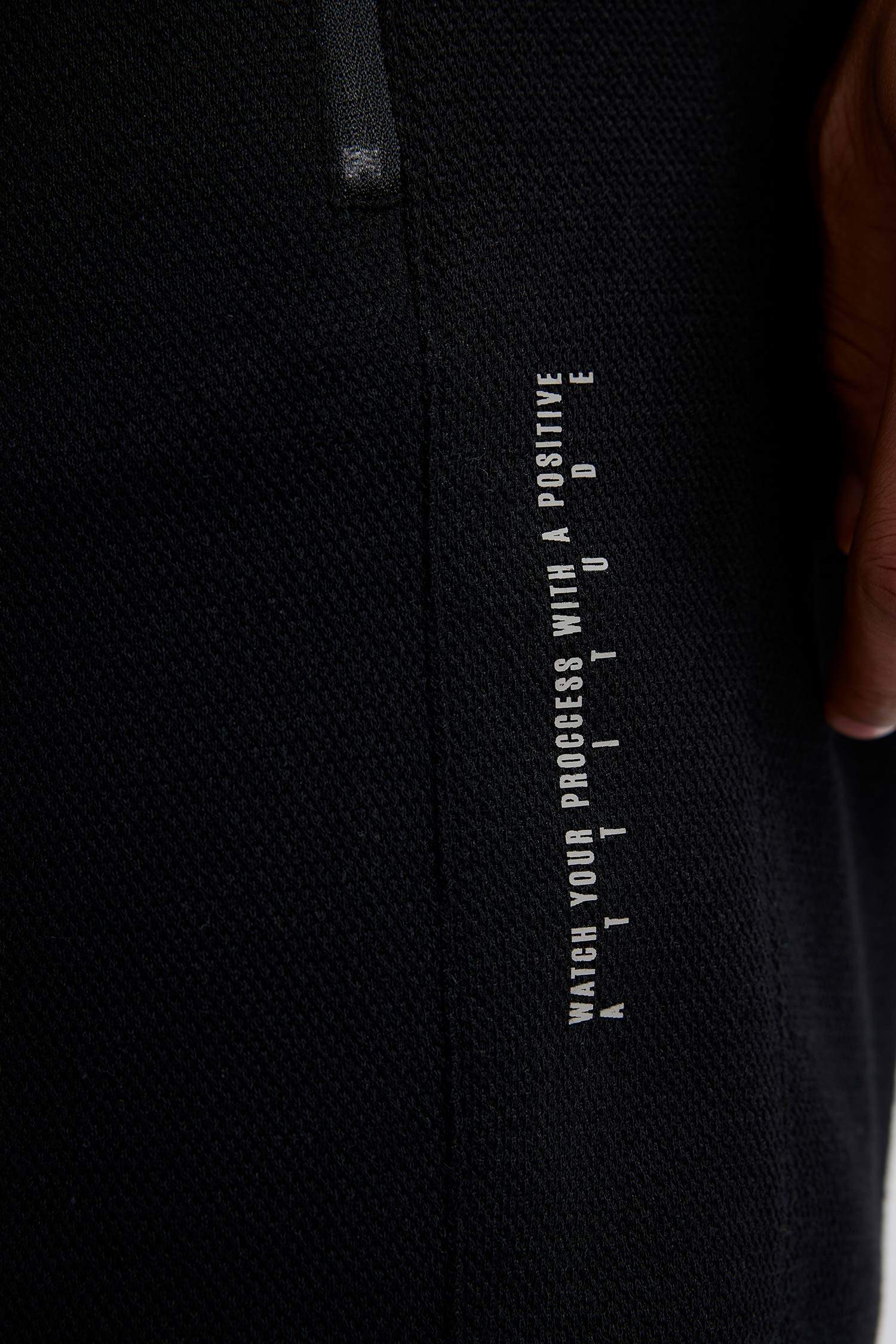 شورت سليم فيت بجيب مزدوج