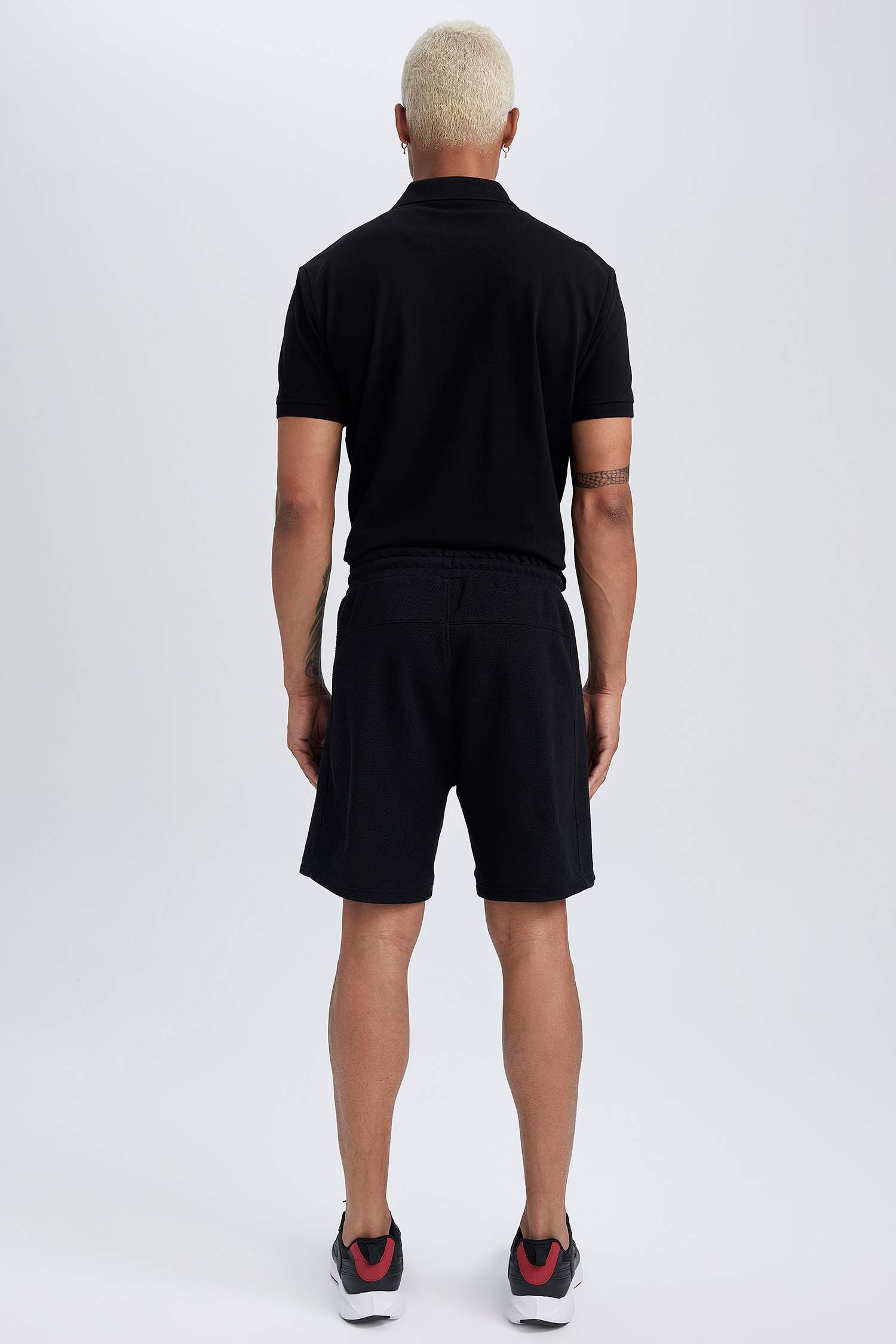 شورت سليم فيت بجيب مزدوج