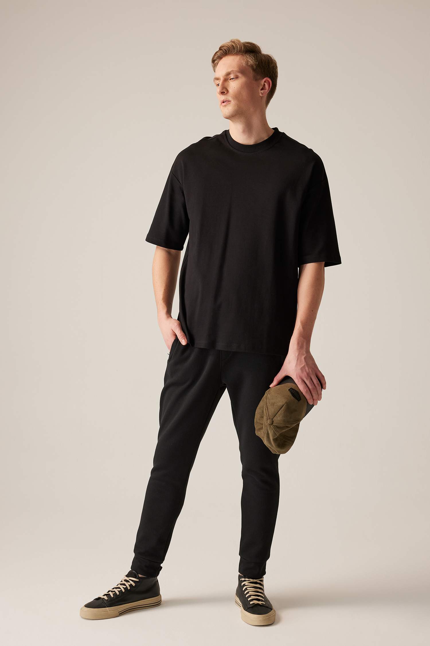 Штаны приталенного кроя