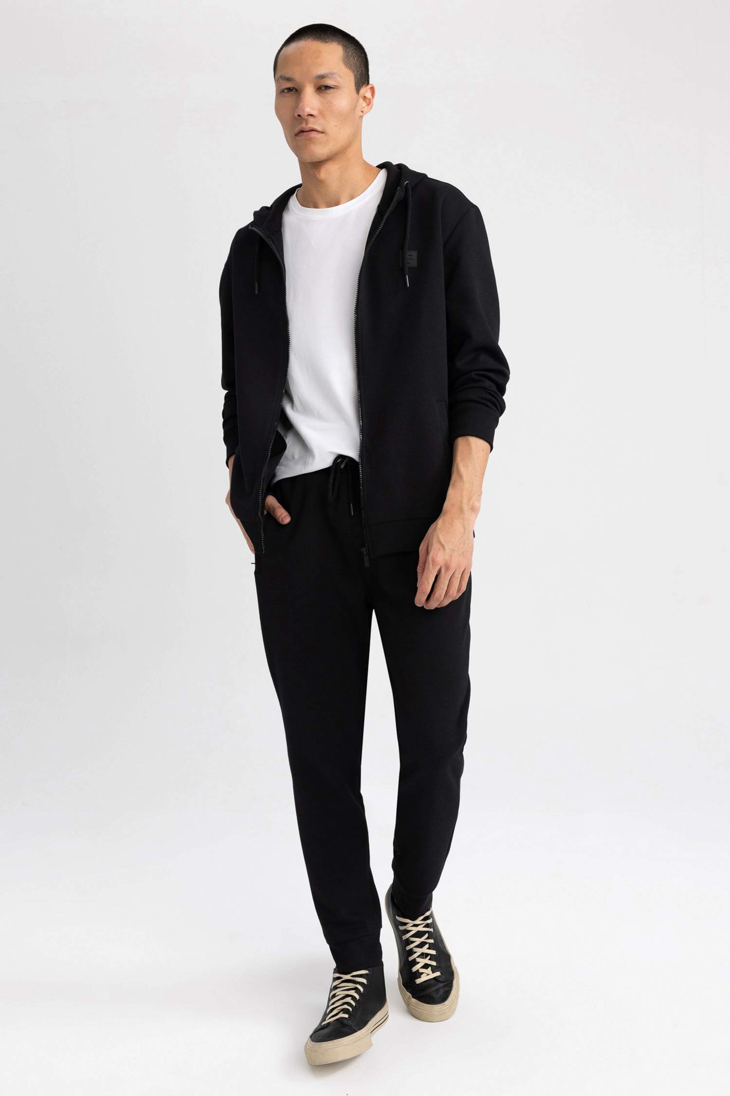 Штаны приталенного кроя