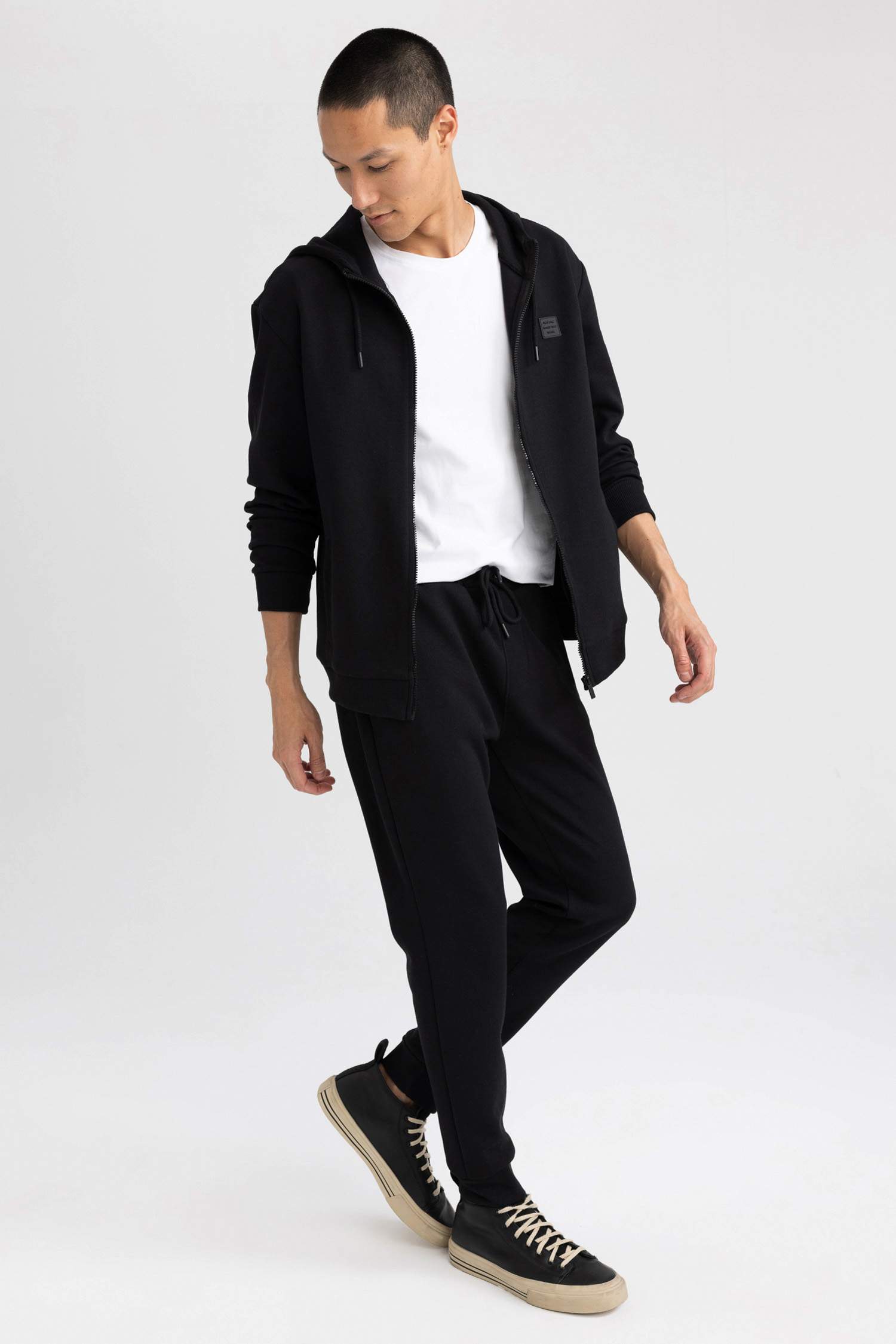 Штаны приталенного кроя